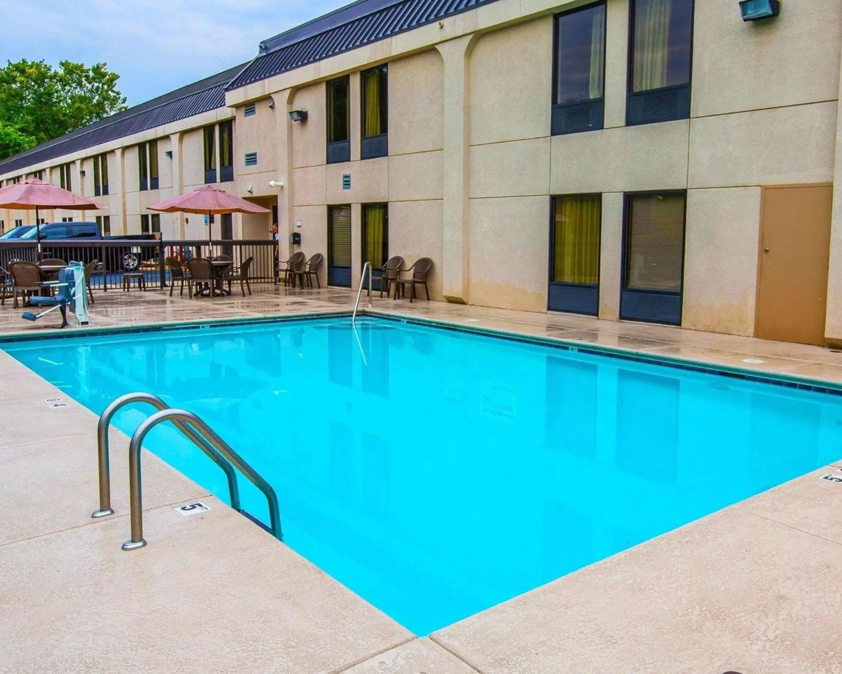 On site, Swimming Pool in Clarion Inn near Lookout Mountain