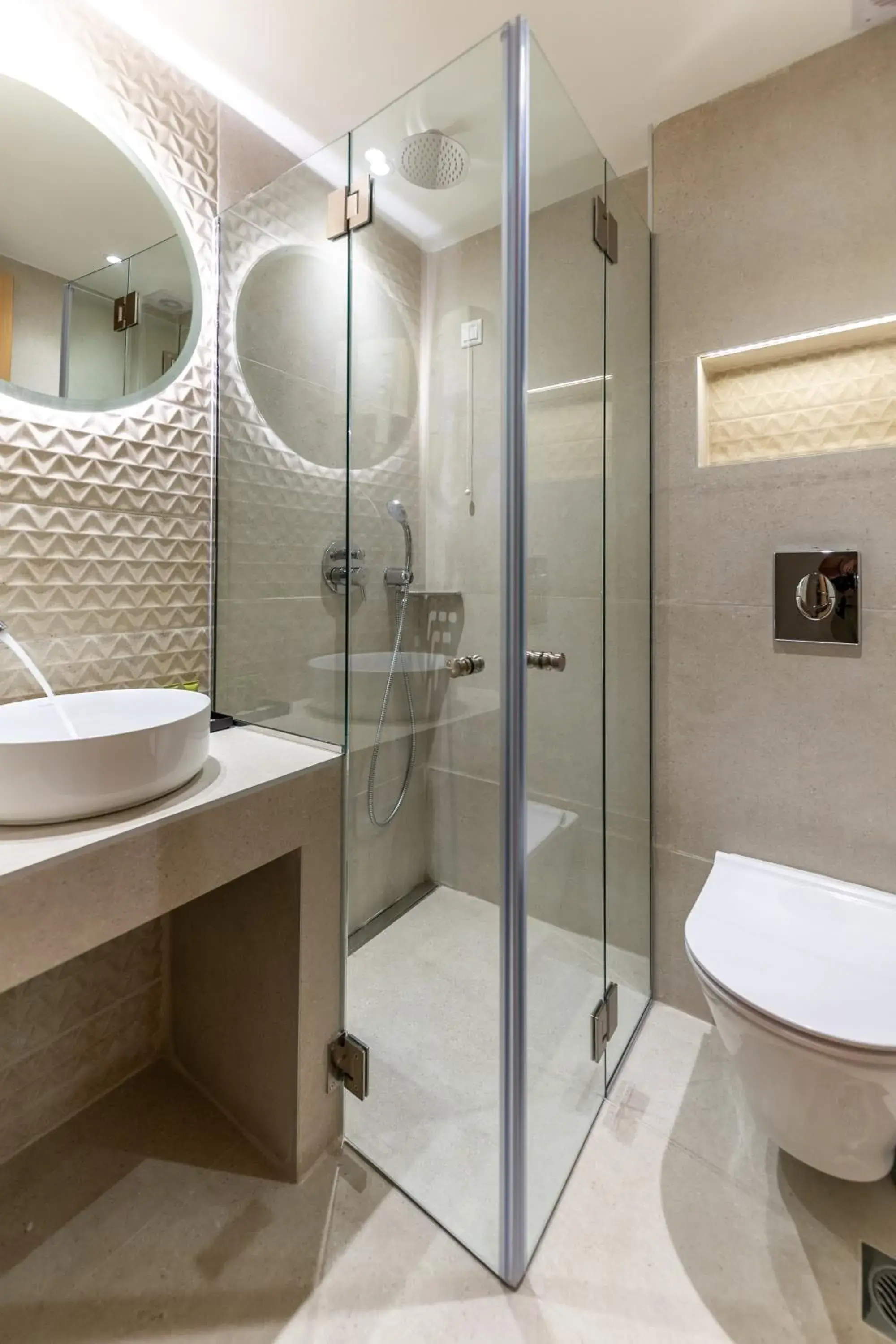 Shower, Bathroom in Parnon Hotel