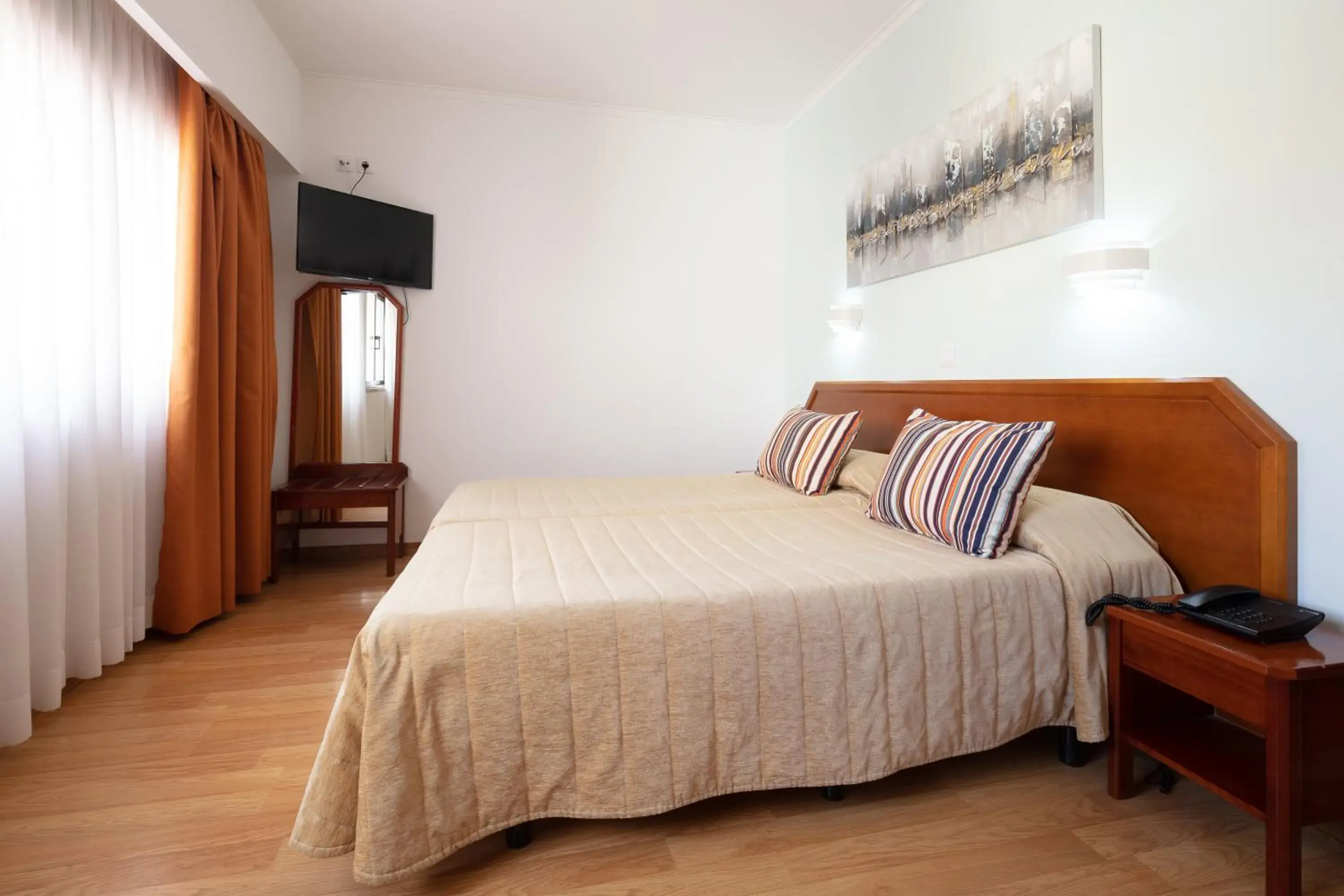 Property building, Bed in Hotel Anjos