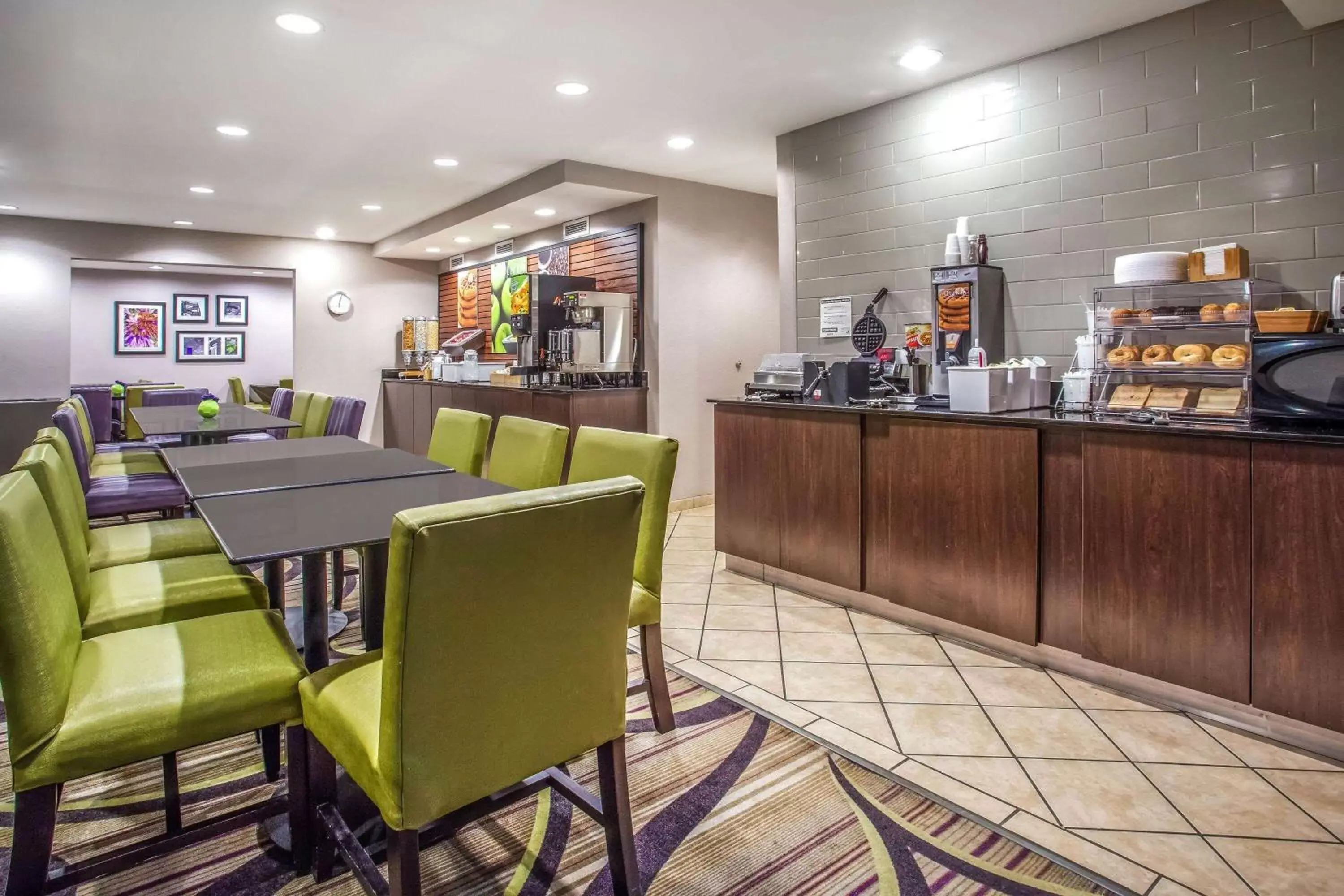 Restaurant/places to eat in La Quinta Inn by Wyndham Oshkosh Restaurant/places to eat in La Quinta Inn by Wyndham Oshkosh
