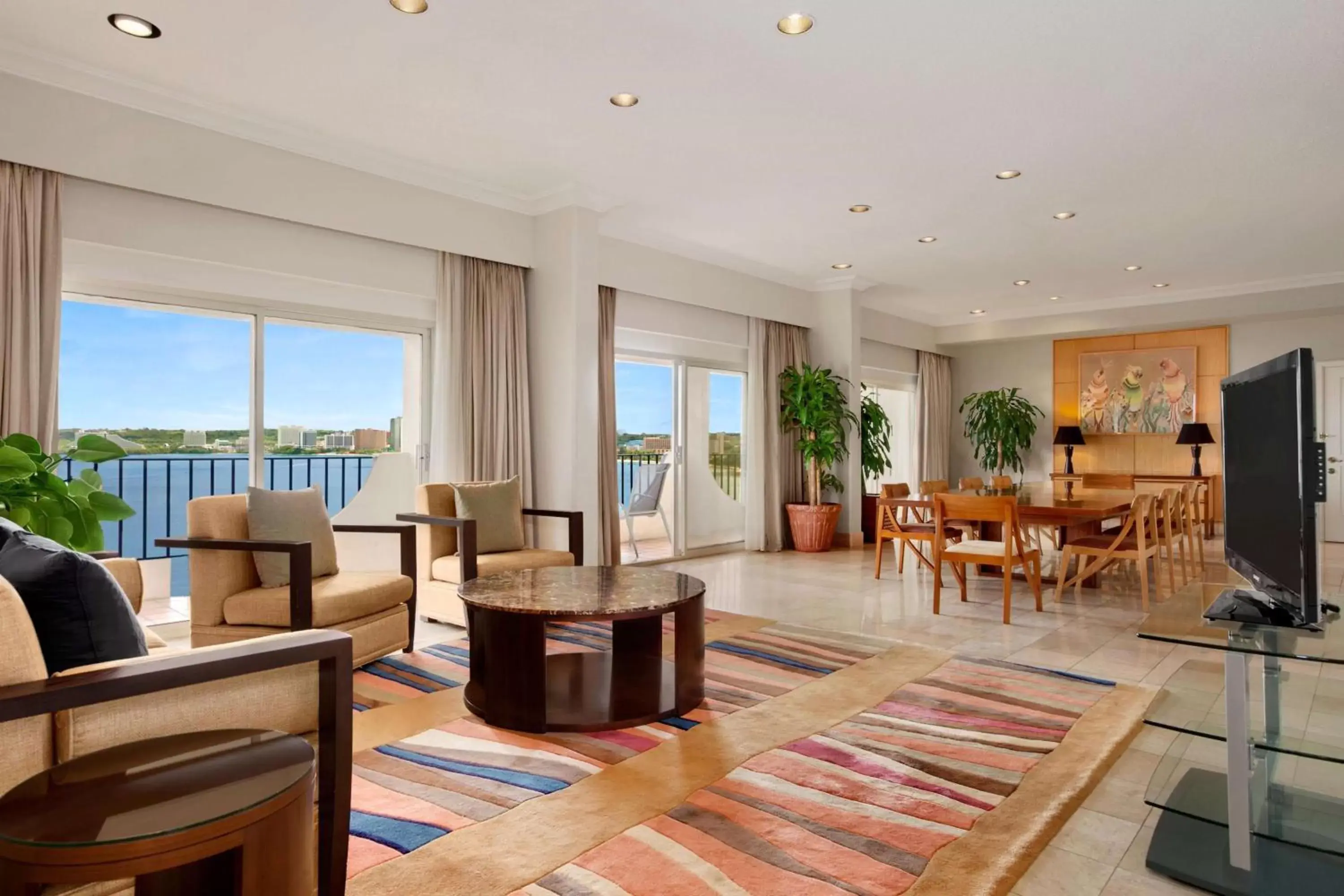 Bedroom, Seating Area in Hilton Guam Resort & Spa