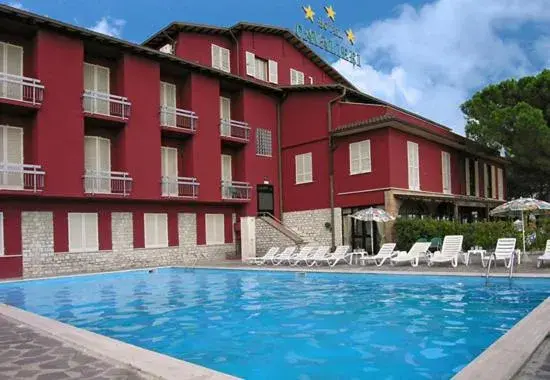 Swimming Pool in Hotel Cavalieri