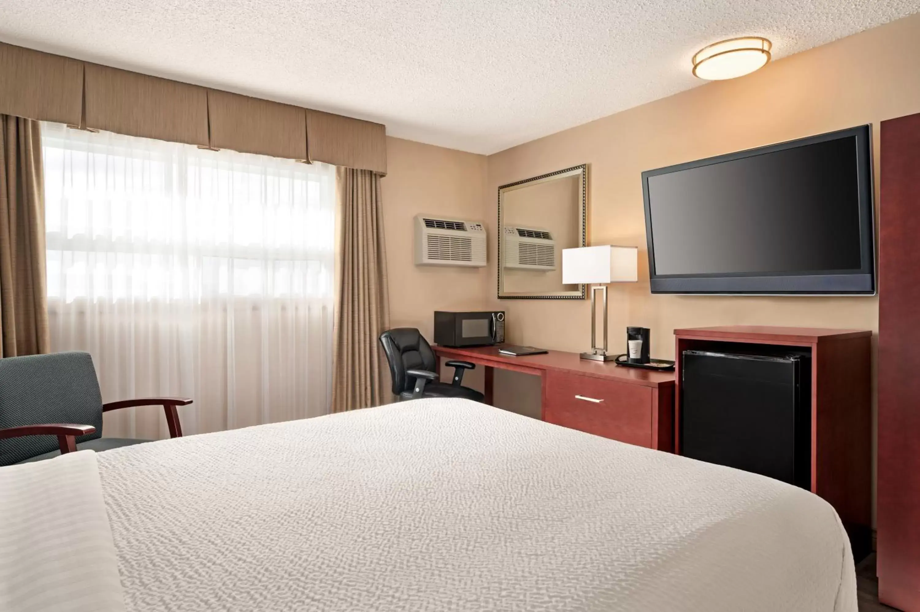Photo of the whole room, Bed in Days Inn by Wyndham Fredericton