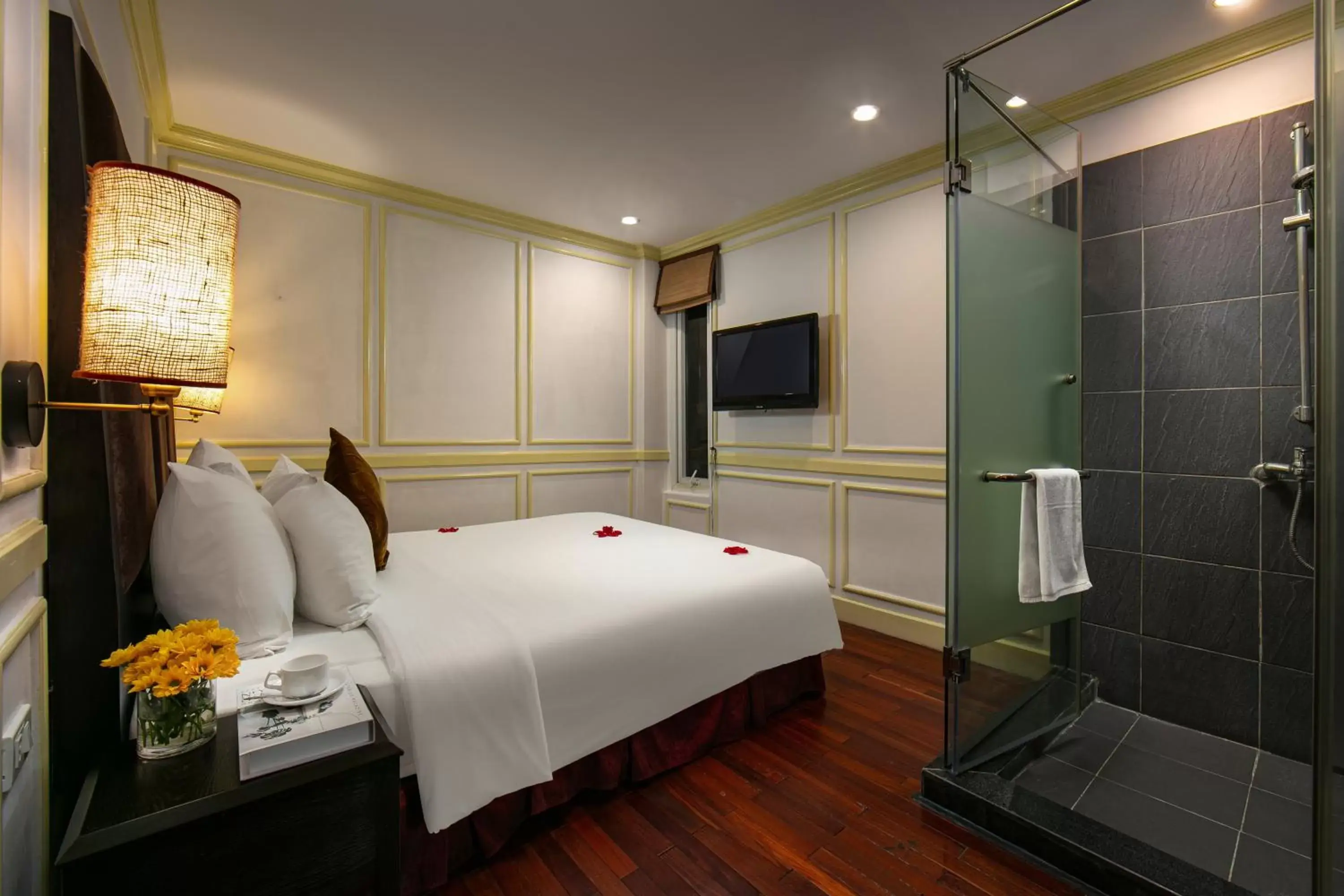 Bed in Hanoi Boutique Hotel & Spa