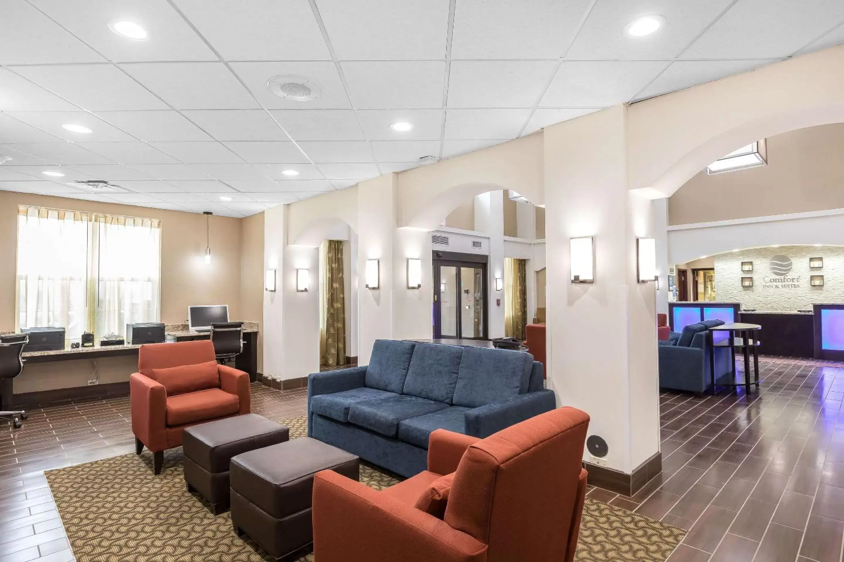 Lobby or reception, Seating Area in Comfort Inn & Suites Allen Park/Dearborn