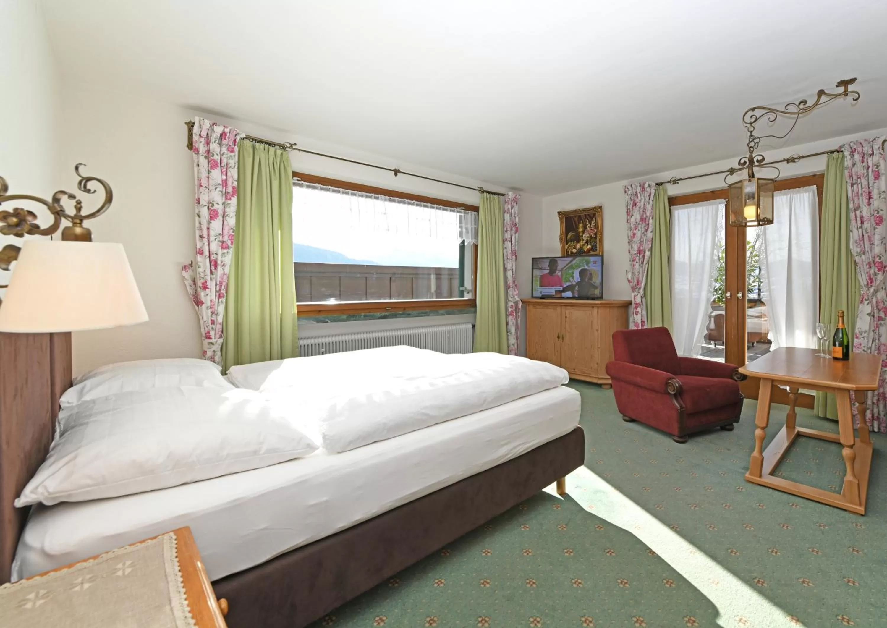 Photo of the whole room, Bed in Hotel St Hubertus