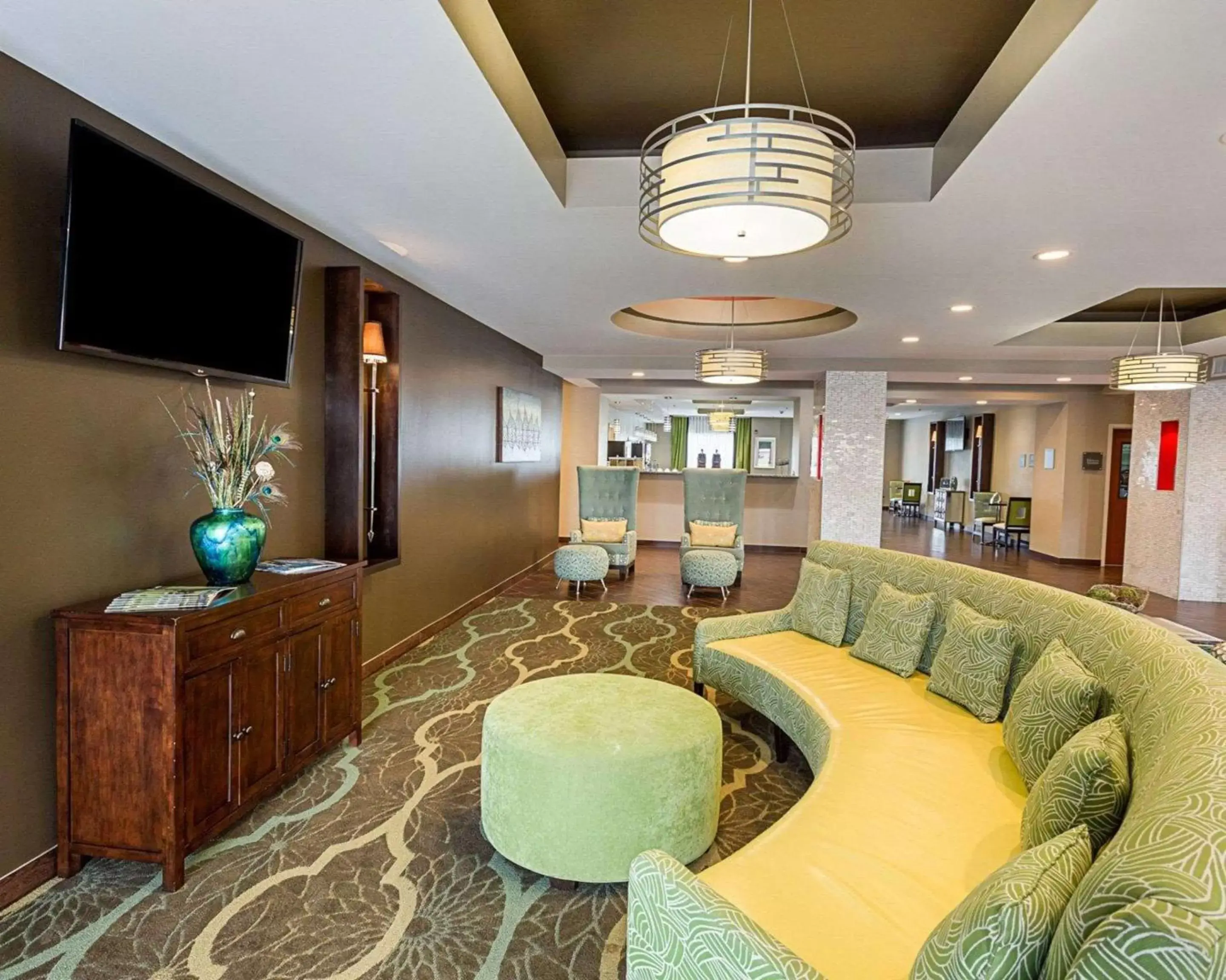 Lobby or reception, Lounge/Bar in Comfort Suites near Tanger Outlet Mall