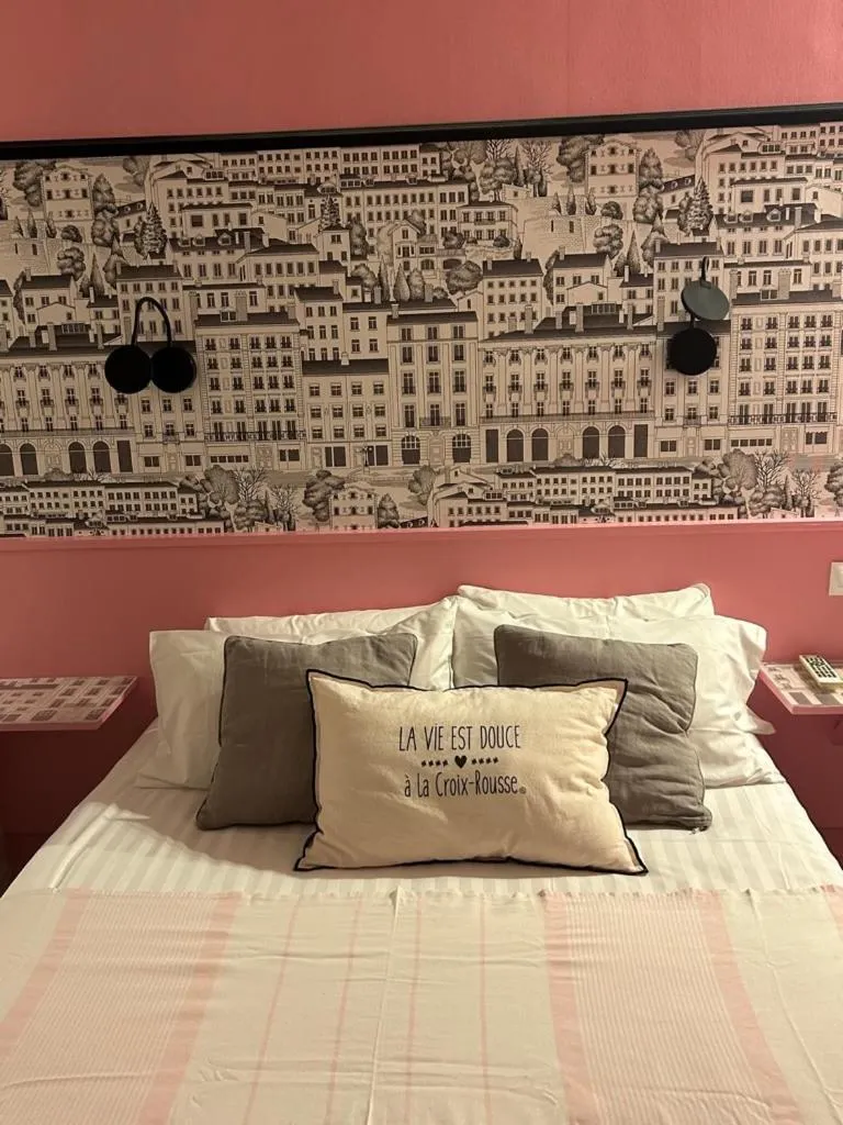 Bed in Hôtel de la Croix-Rousse