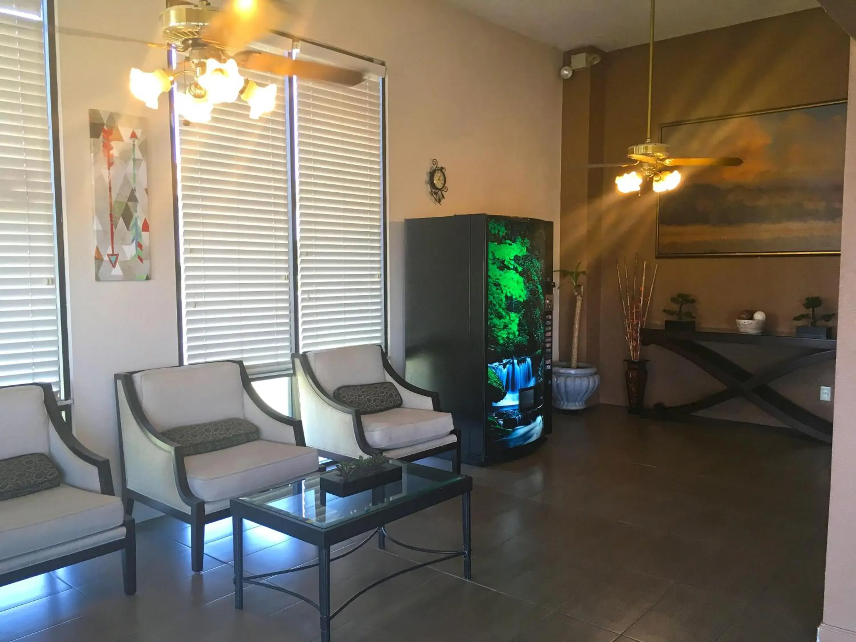 Seating Area in Studio 6 Suites Delano, CA