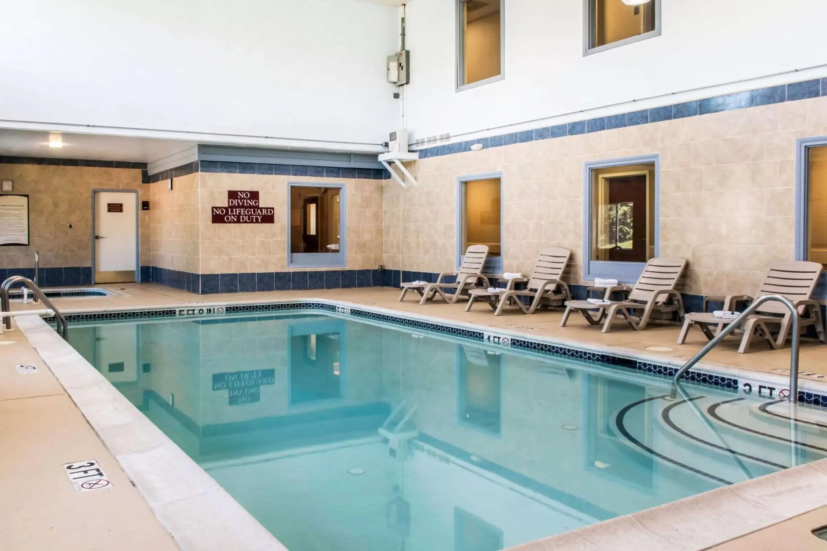 On site, Swimming Pool in Comfort Inn Lancaster County