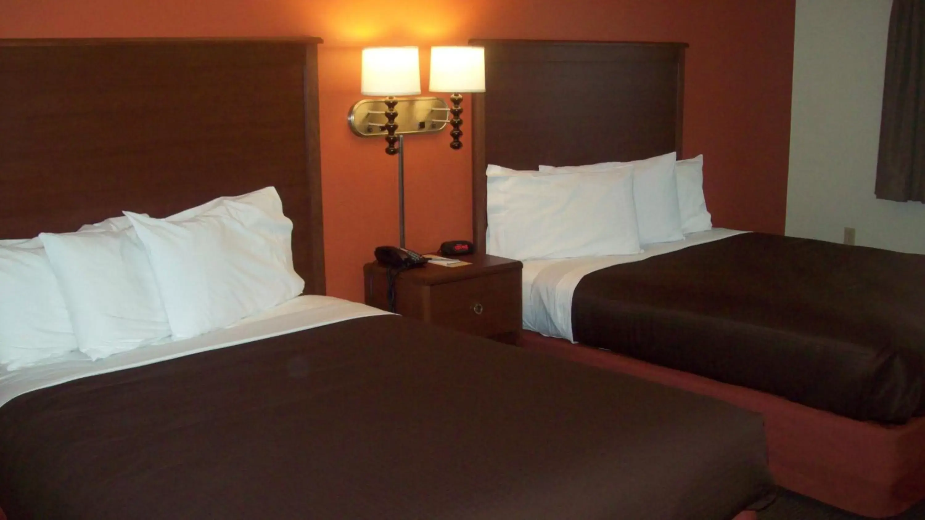 Photo of the whole room, Bed in AmericInn by Wyndham Silver City