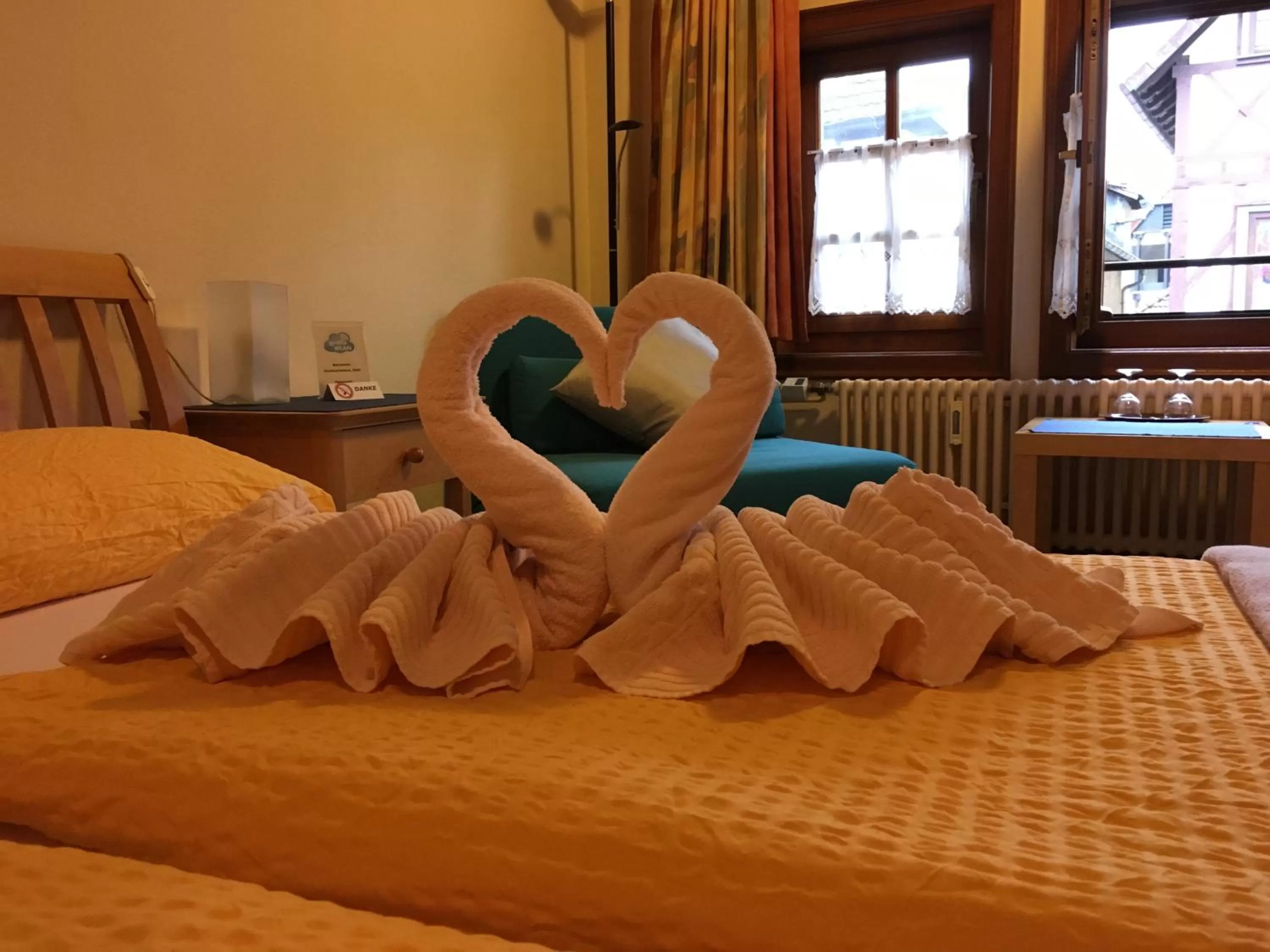 Bed in Hotel im Hochzeitshaus
