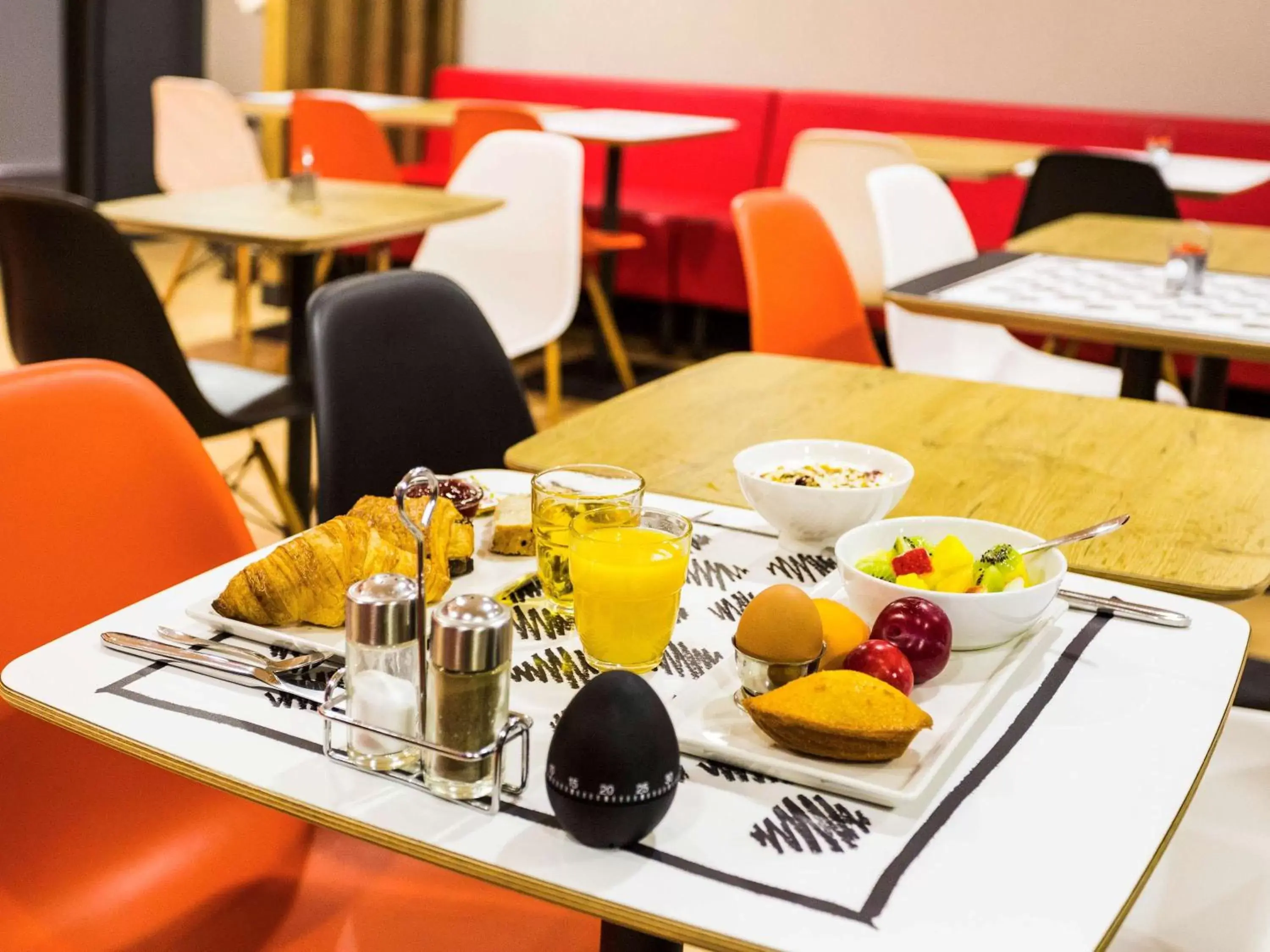 Restaurant/Places to Eat in ibis Bordeaux Centre Gare Saint Jean Euratlantique