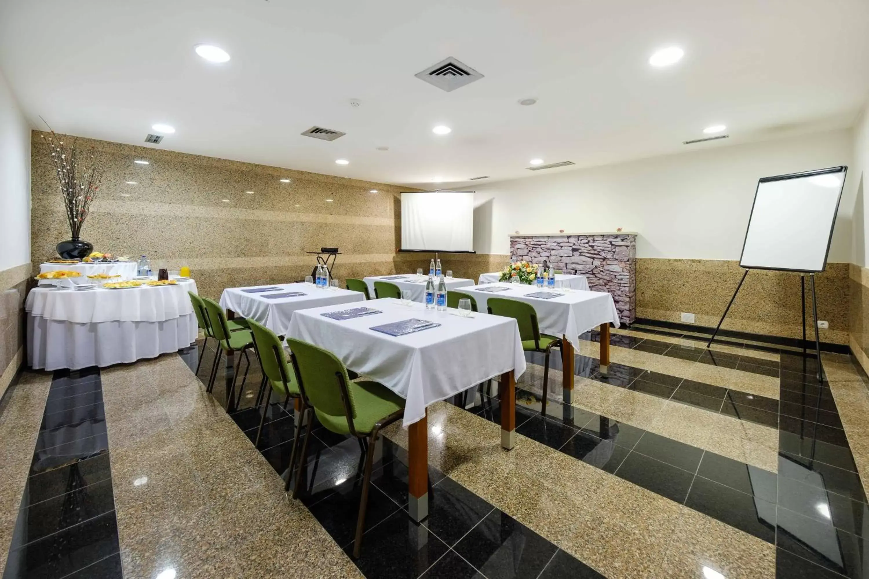 Business facilities in Hotel Santo Amaro