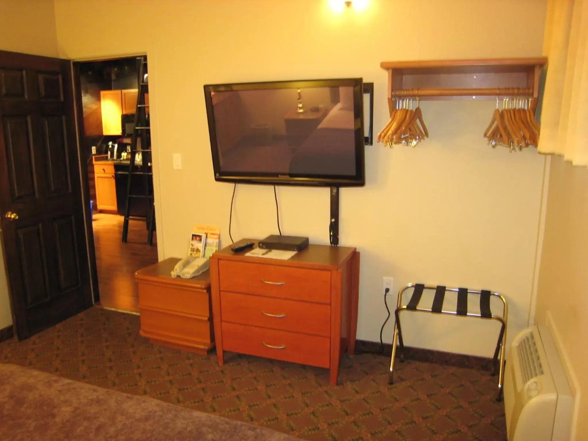 TV/Entertainment Center in Super 8 by Wyndham Castlegar BC