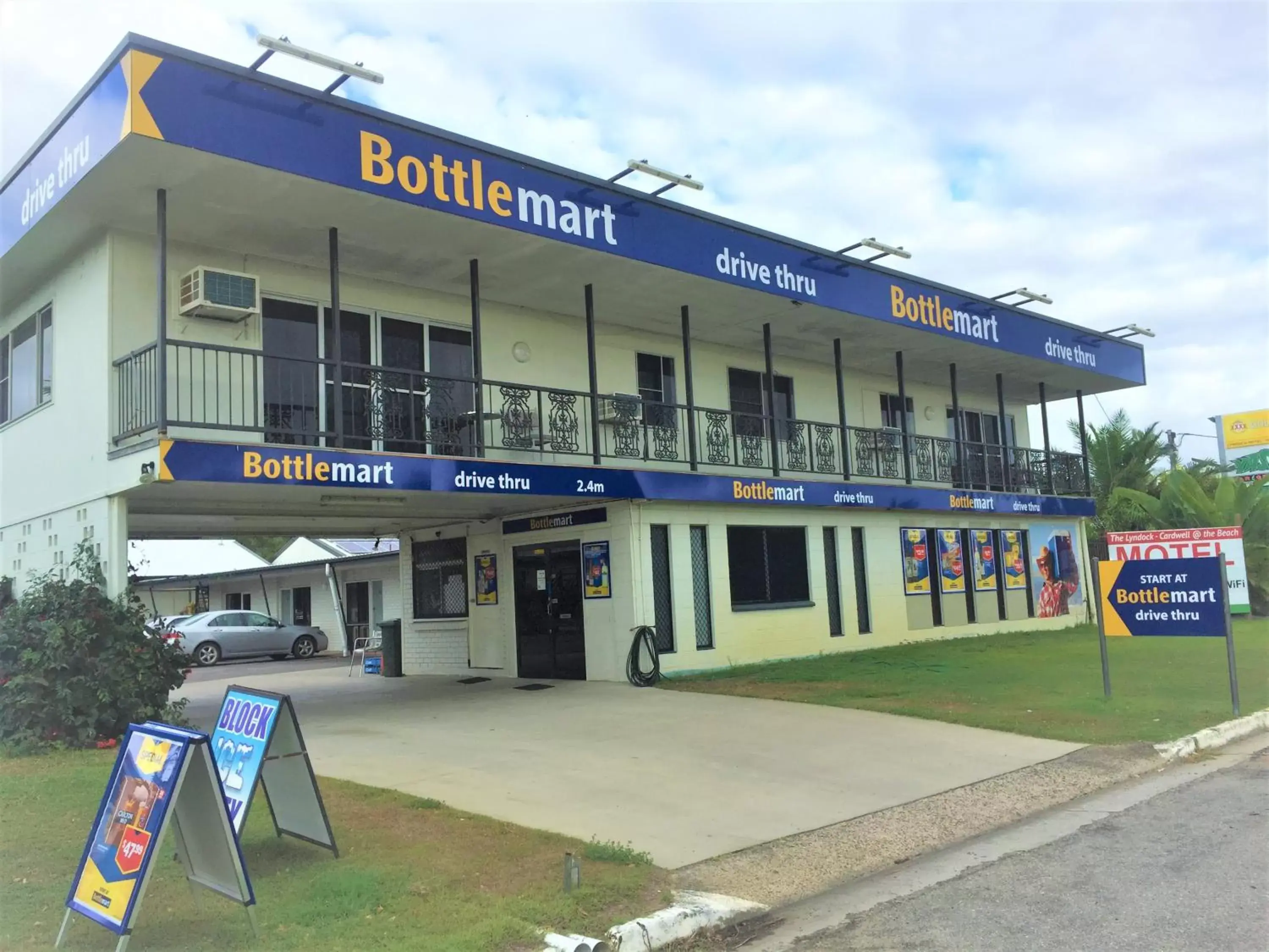 On-site shops, Property Building in Cardwell at the Beach