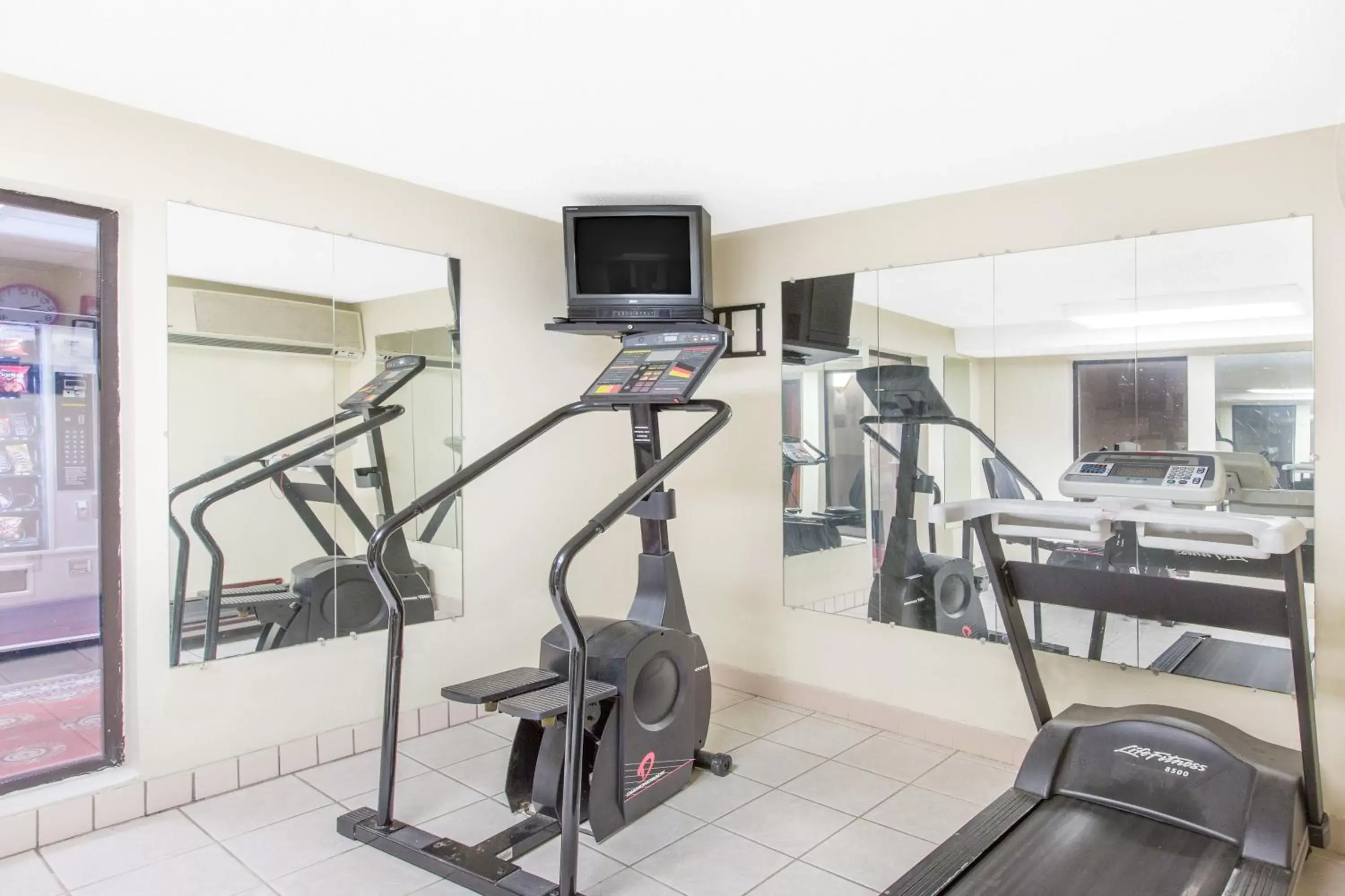 Fitness Center/Facilities in Days Inn by Wyndham Effingham