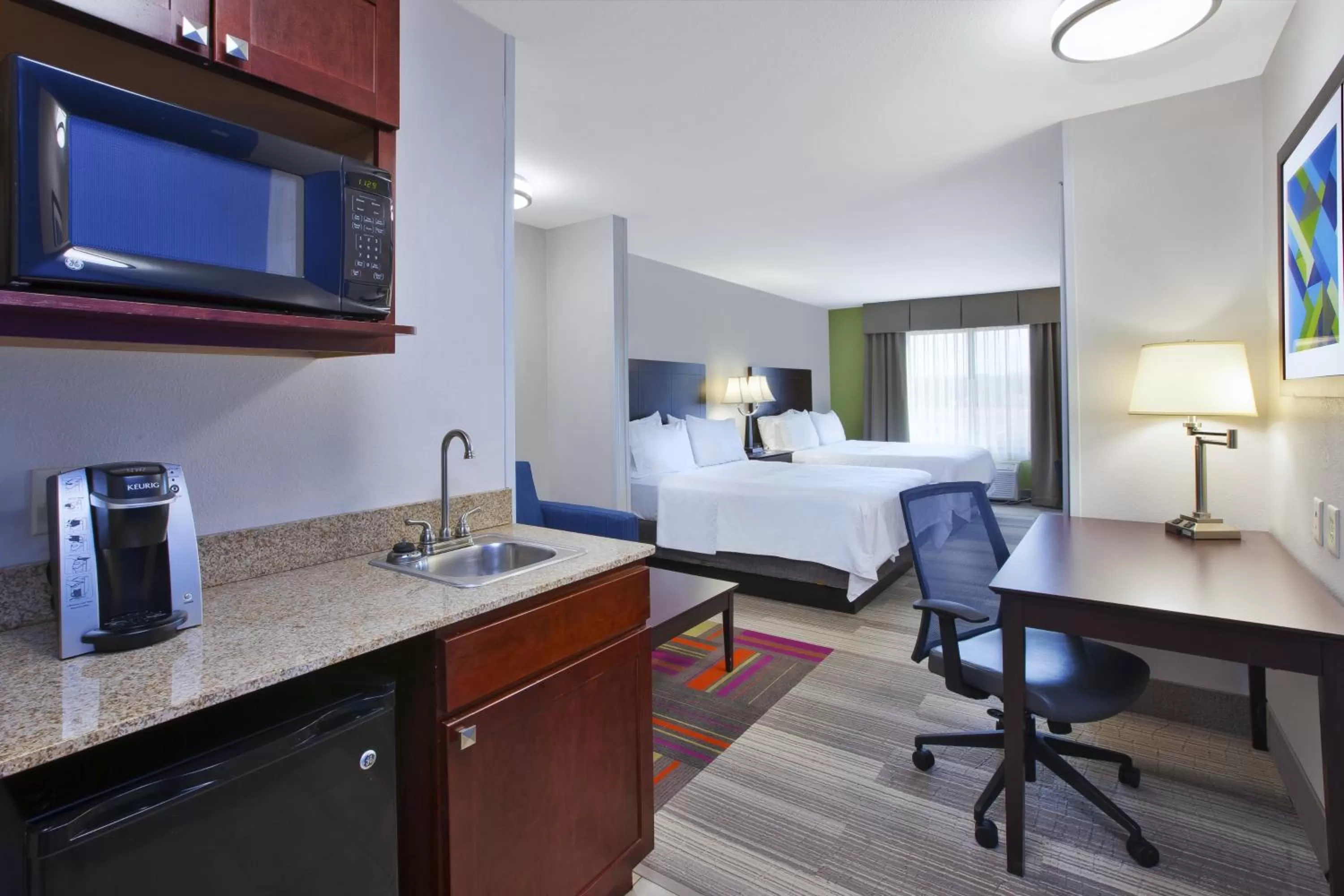 Photo of the whole room, Bed in Holiday Inn Express Niles by IHG