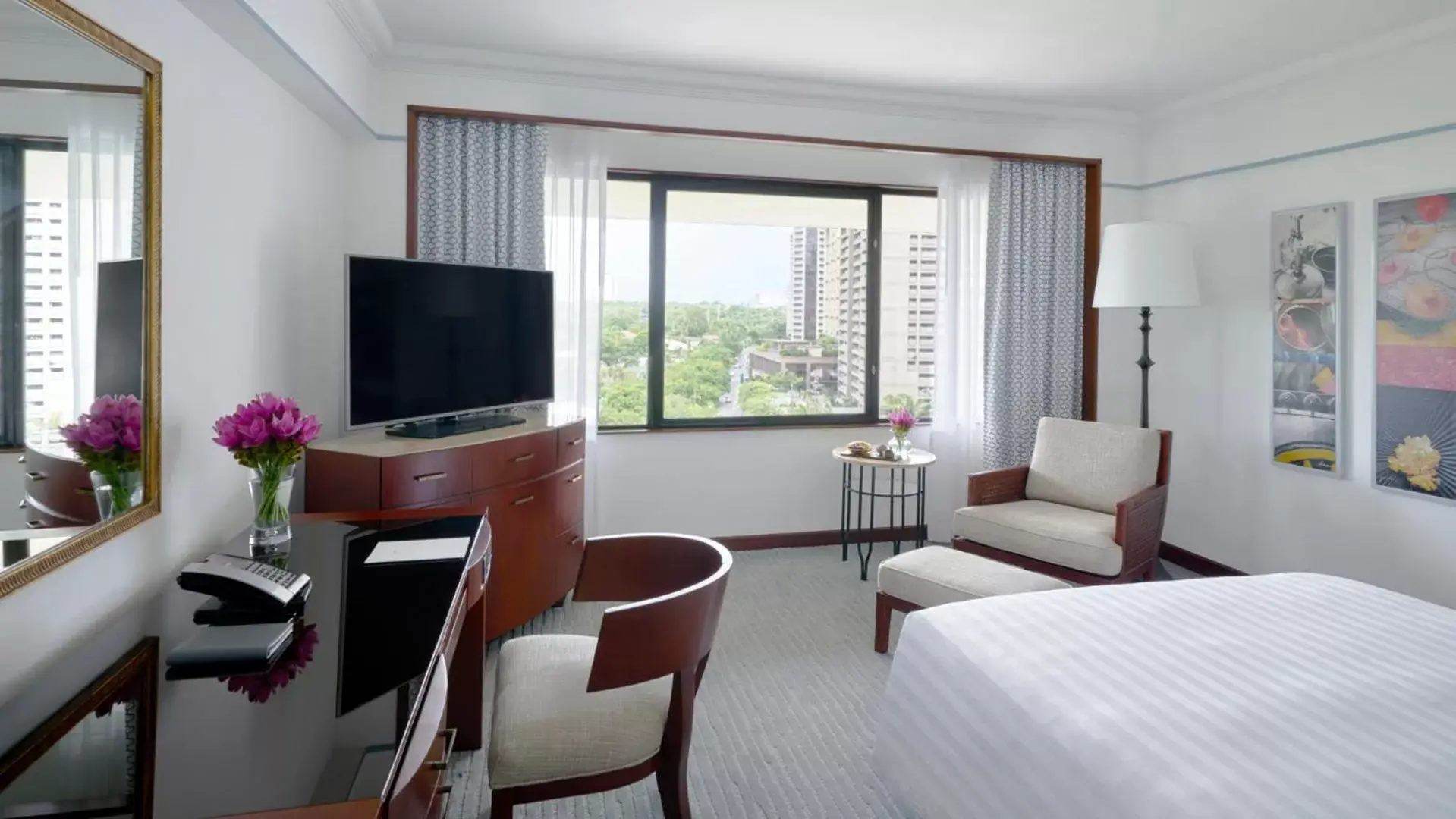 Bedroom, TV/Entertainment Center in The Peninsula Manila