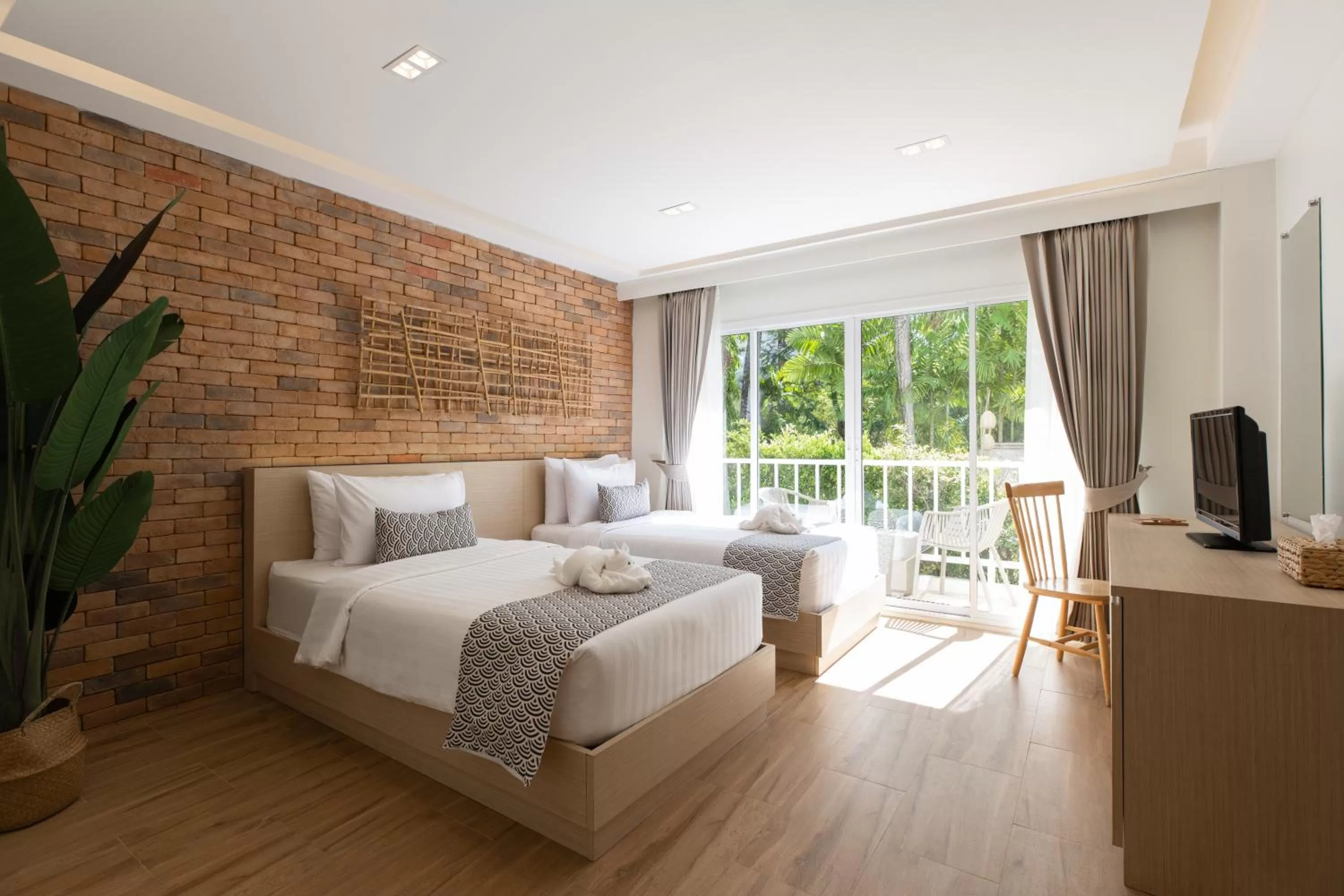 Photo of the whole room, Bed in VAYNA Boutique Koh Chang