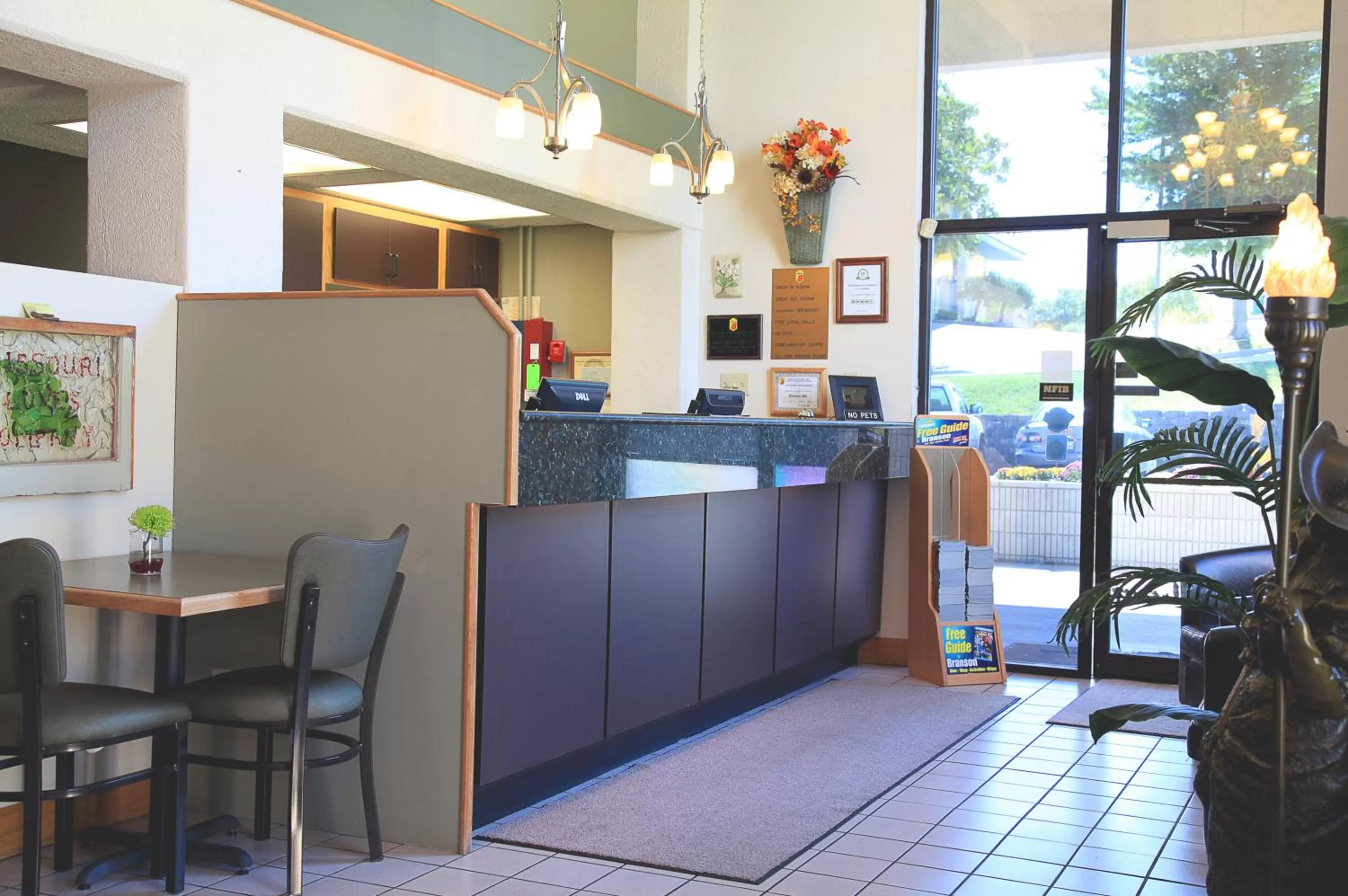 Lobby or reception in Super 8 by Wyndham Branson By Andy Williams Theatre