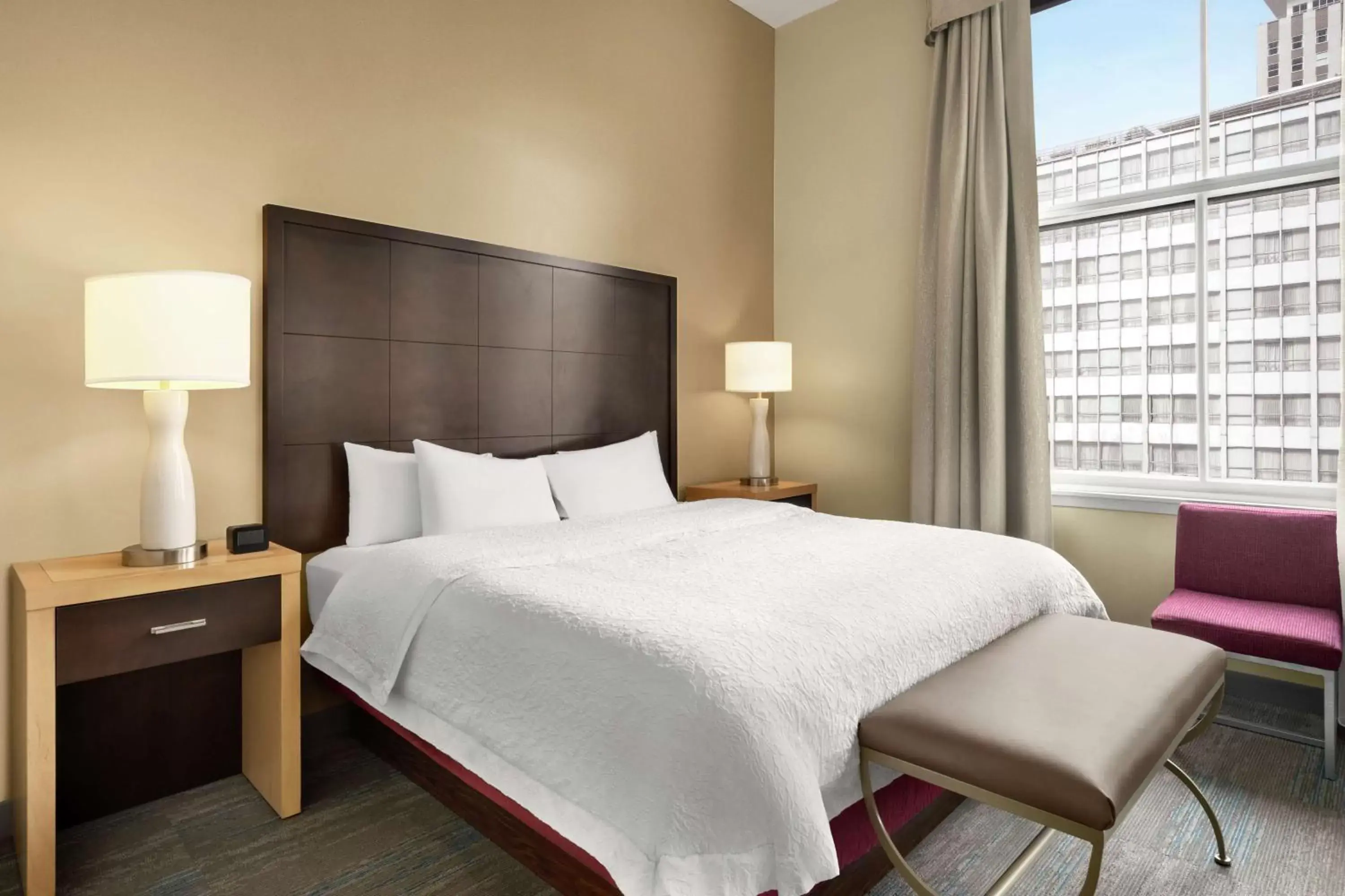Bed in Hampton Inn Downtown / French Quarter Area