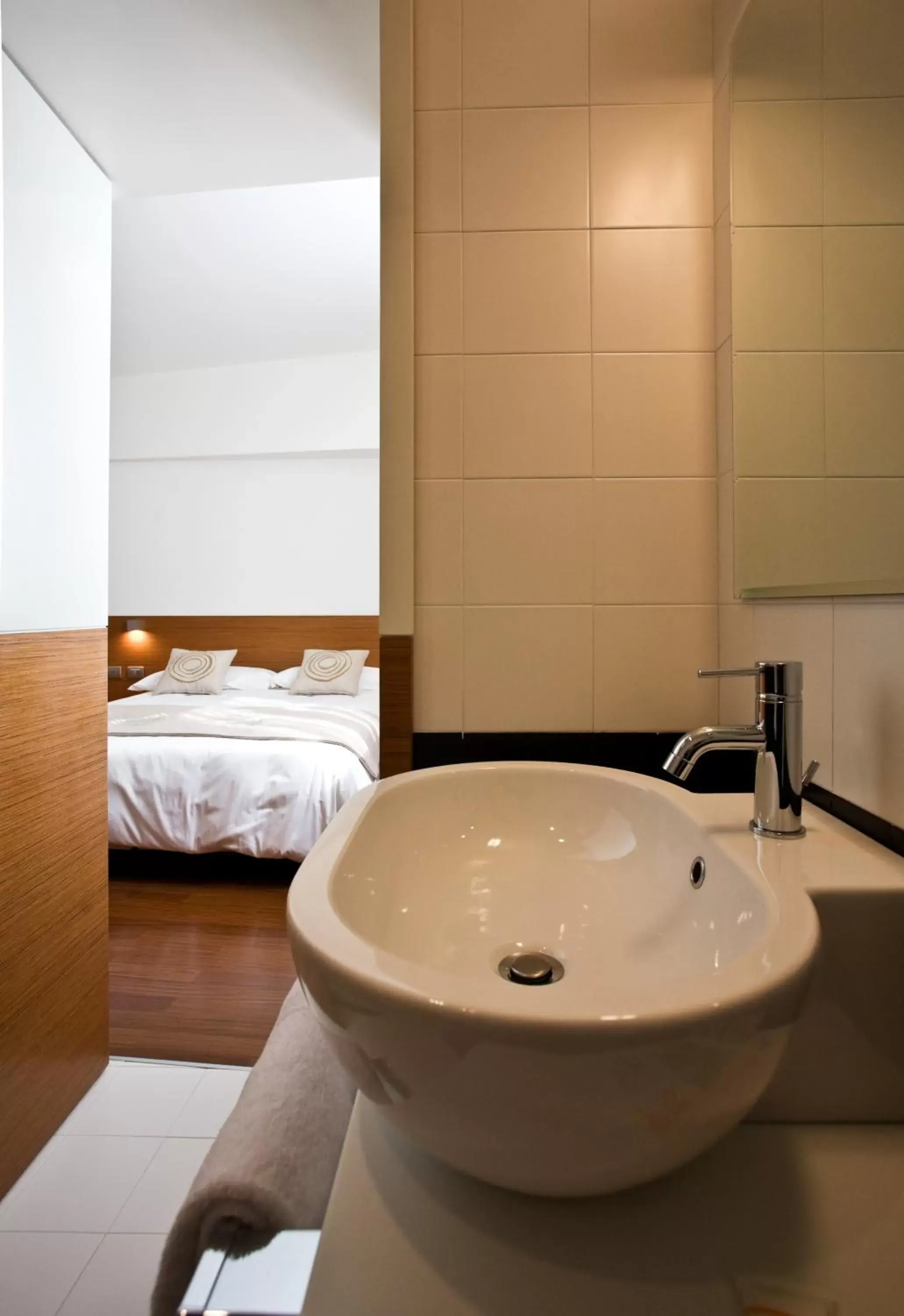 Bed, Bathroom in Eos Hotel