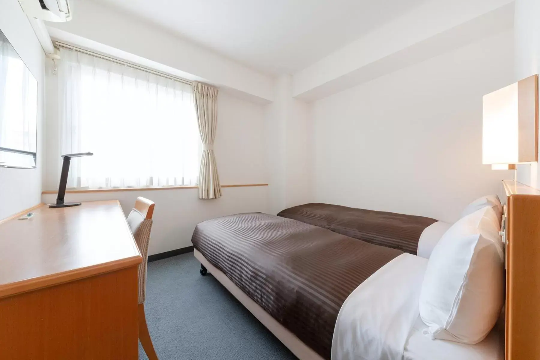 Photo of the whole room, Bed in The OneFive Osaka Sakaisuji