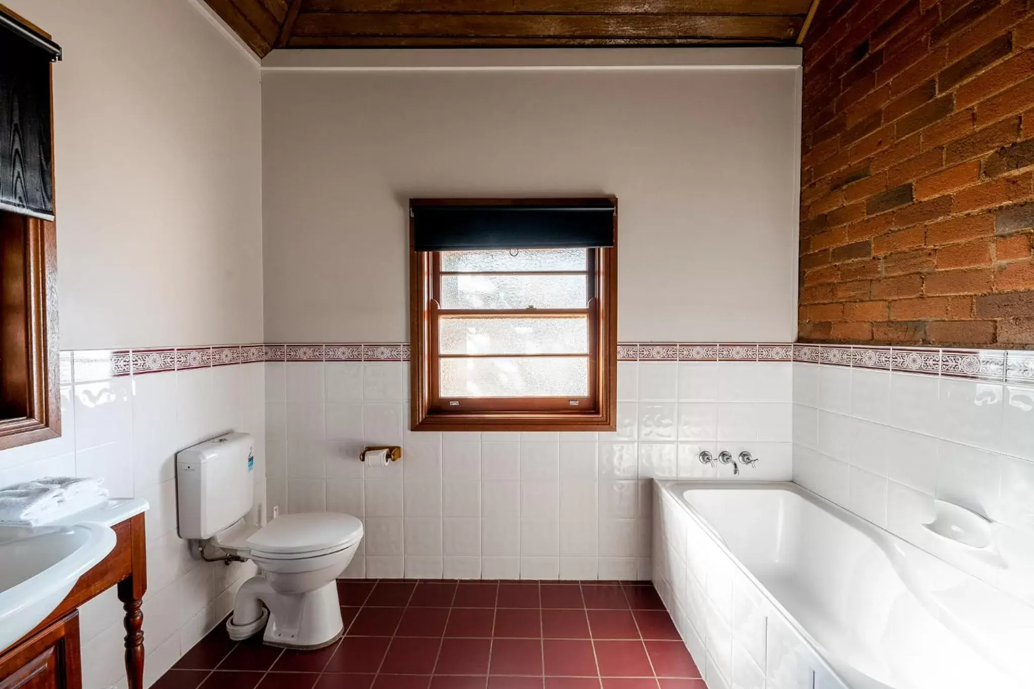 Bath, Bathroom in The Henry Parkes Tenterfield