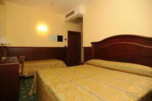 Photo of the whole room, Bed in Hotel Valganna