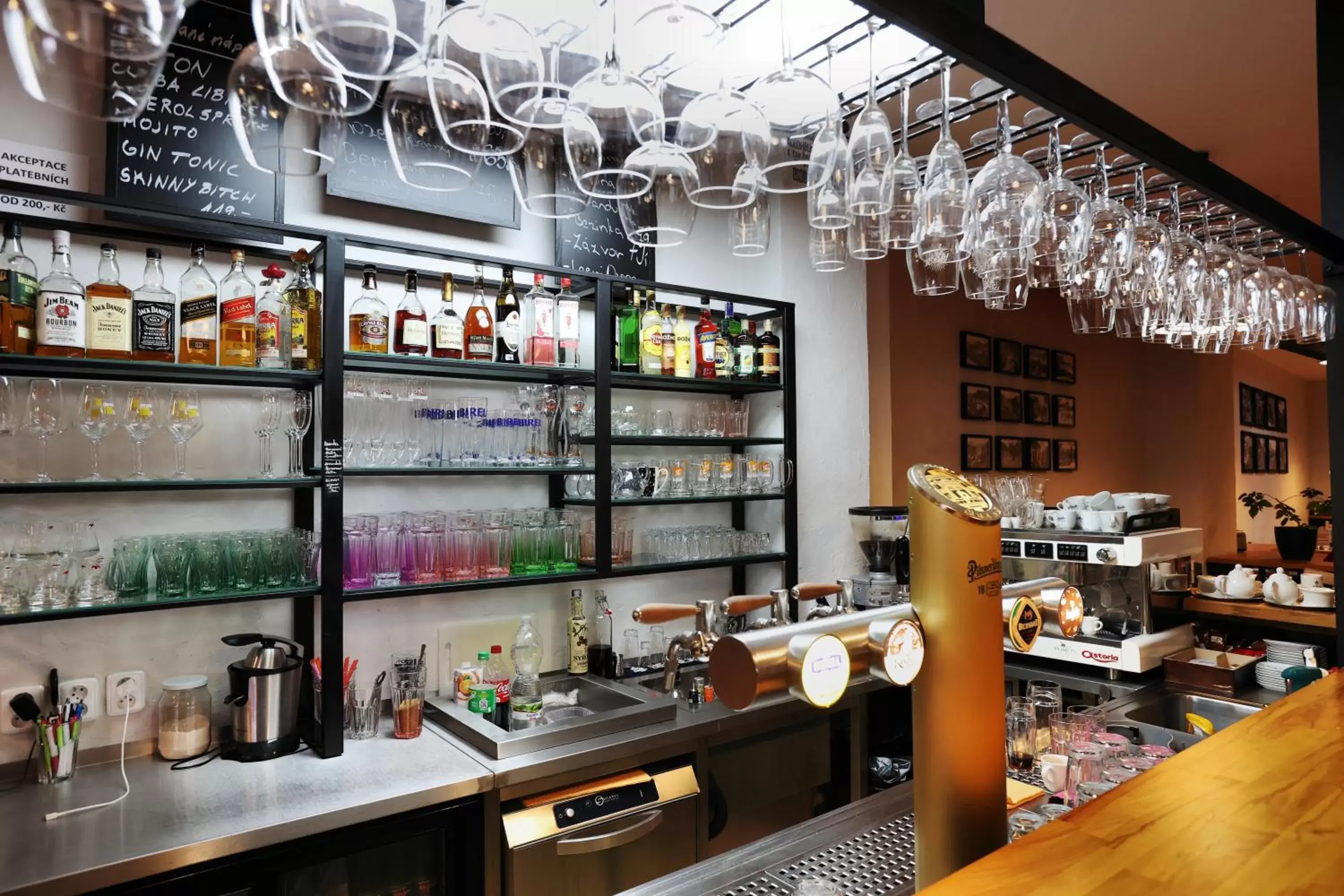 Restaurant/places to eat in Romania Restaurant/places to eat in Romania