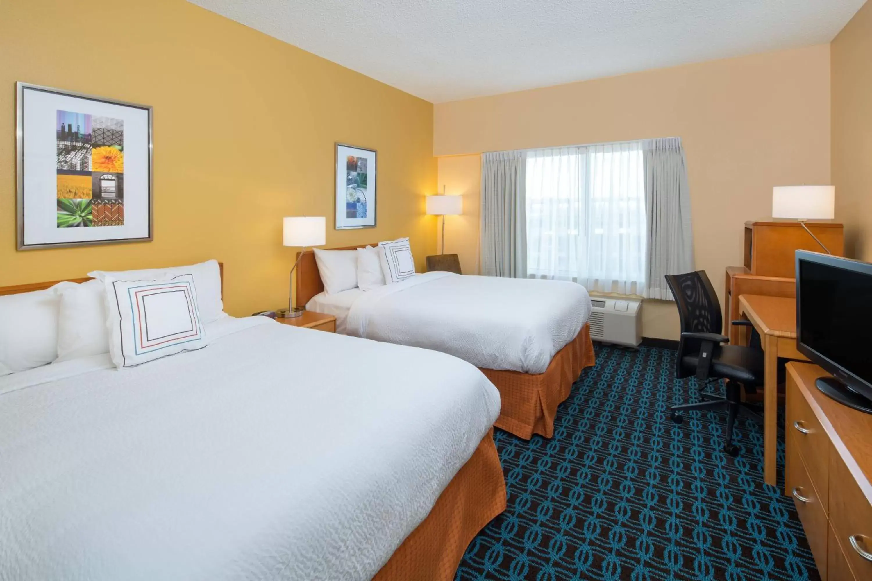 Photo of the whole room, Bed in Fairfield Inn & Suites by Marriott San Antonio Airport/North Star Mall