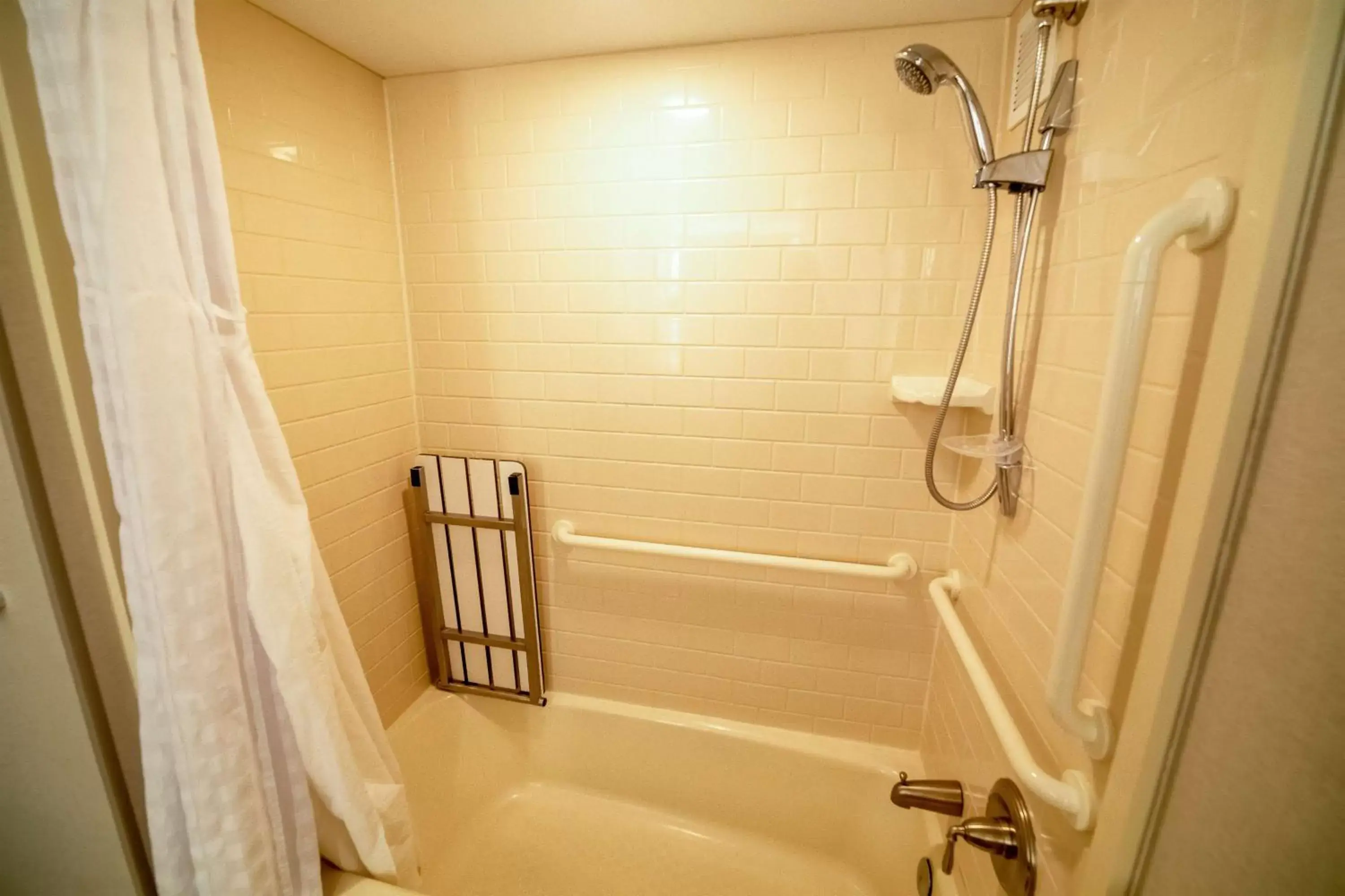 Bathroom in Embassy Suites by Hilton Kansas City Overland Park