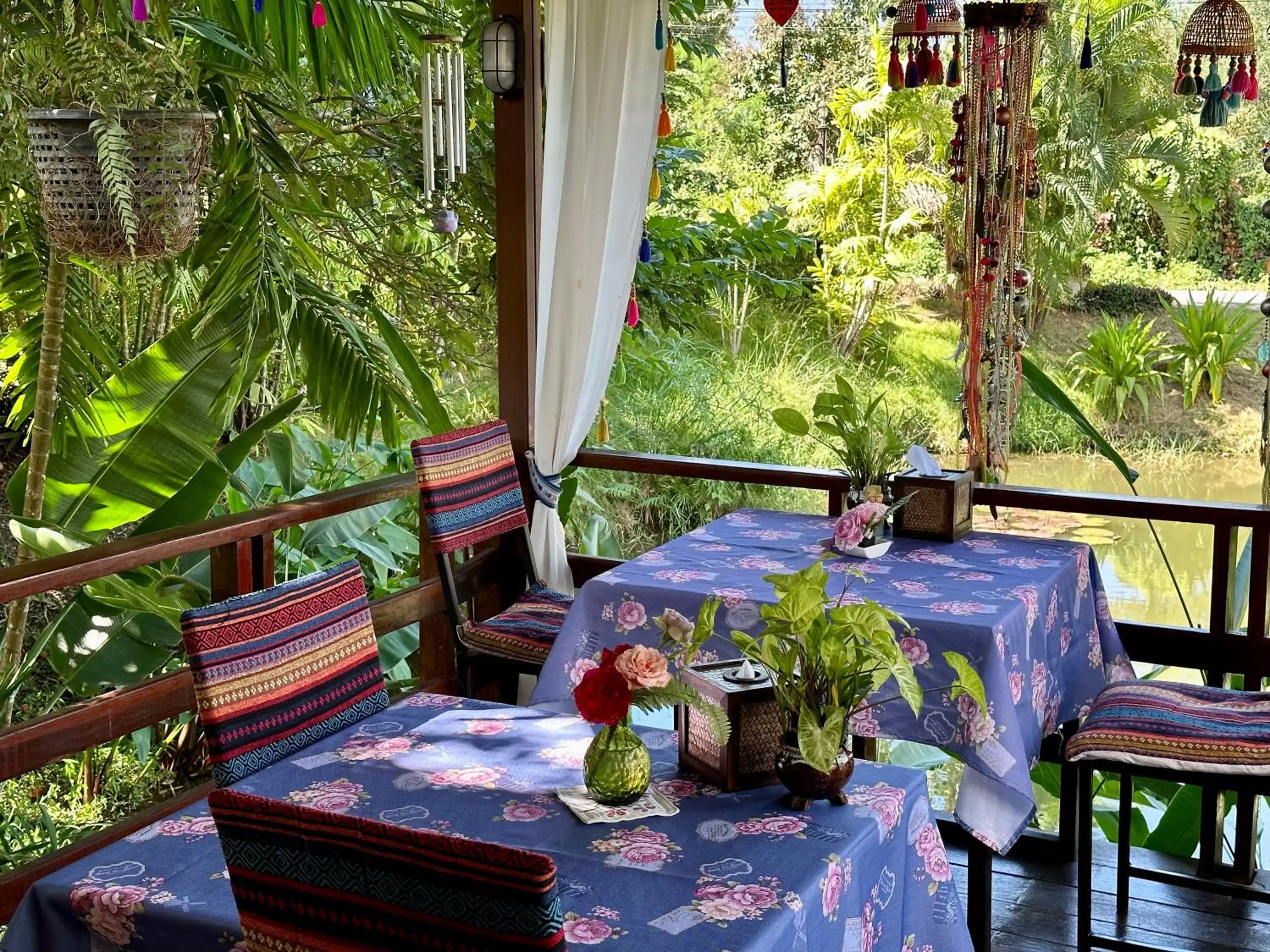 Lounge or bar, Restaurant/Places to Eat in Pura Vida Pai Resort