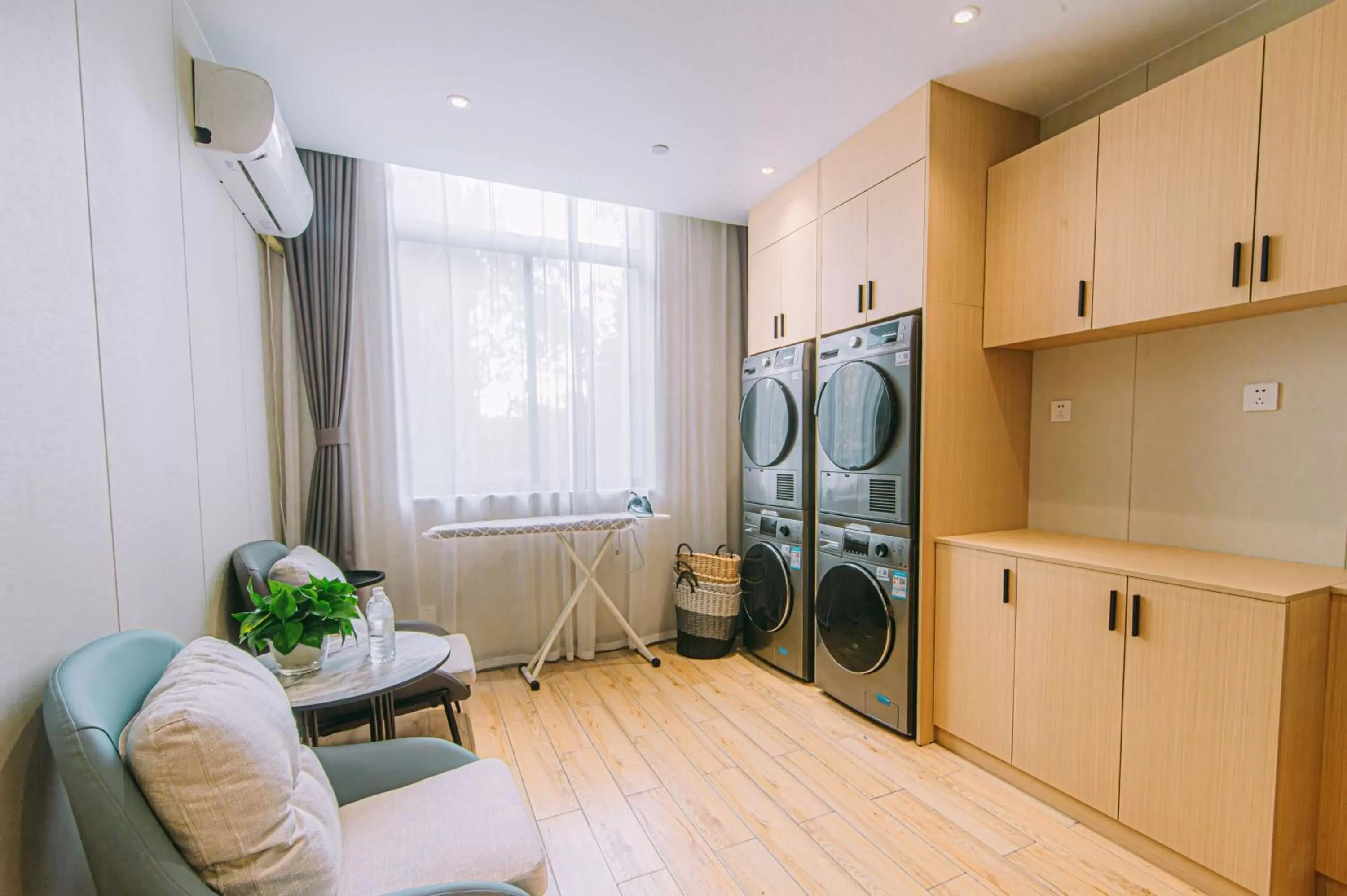 washing machine in Shanghai JOYFUL YARD Hotel-Free shuttle bus to Pudong Airport and Disneyland