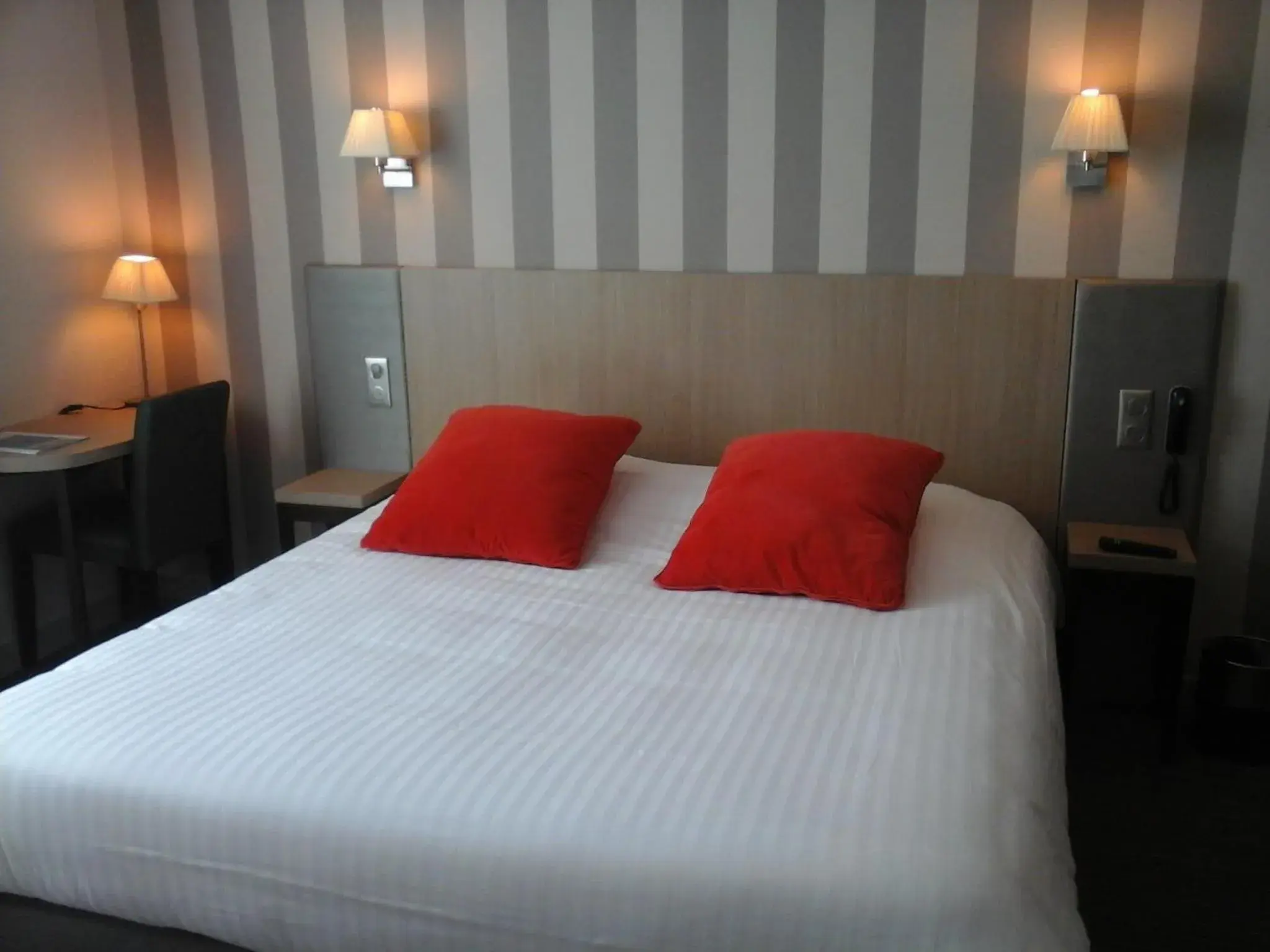 Bed in Hôtel Carmin