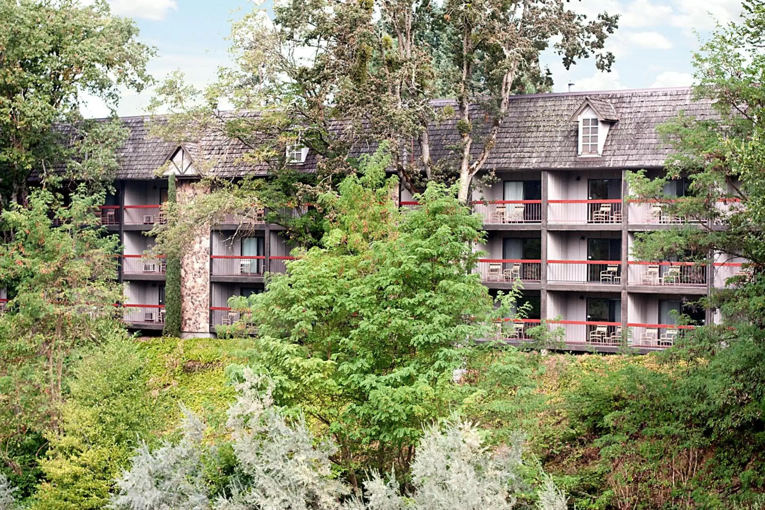 Facade/entrance, Property Building in Riverside Inn