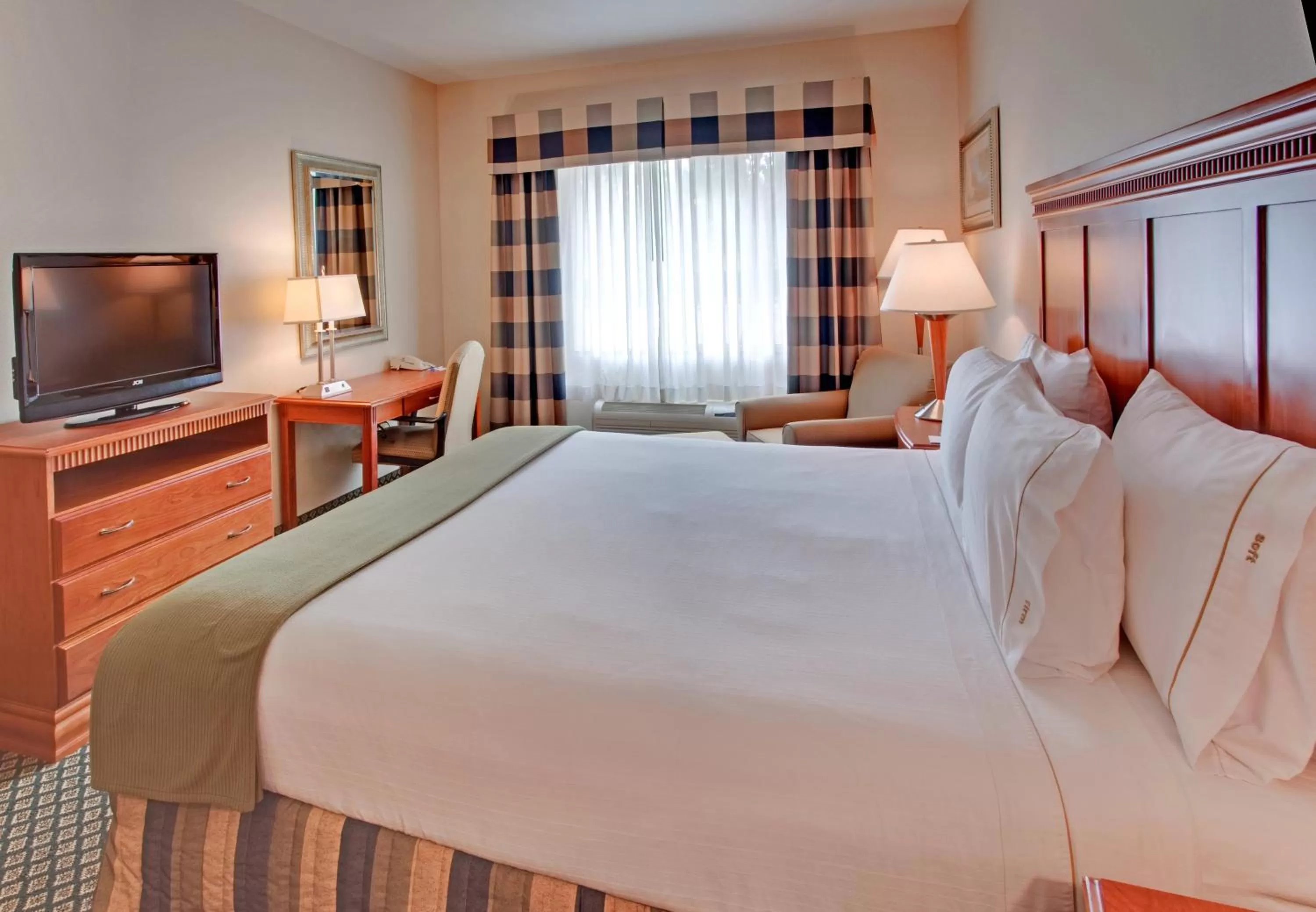Photo of the whole room, Bed in Holiday Inn Express Hotel & Suites Ontario Airport-Mills Mall by IHG