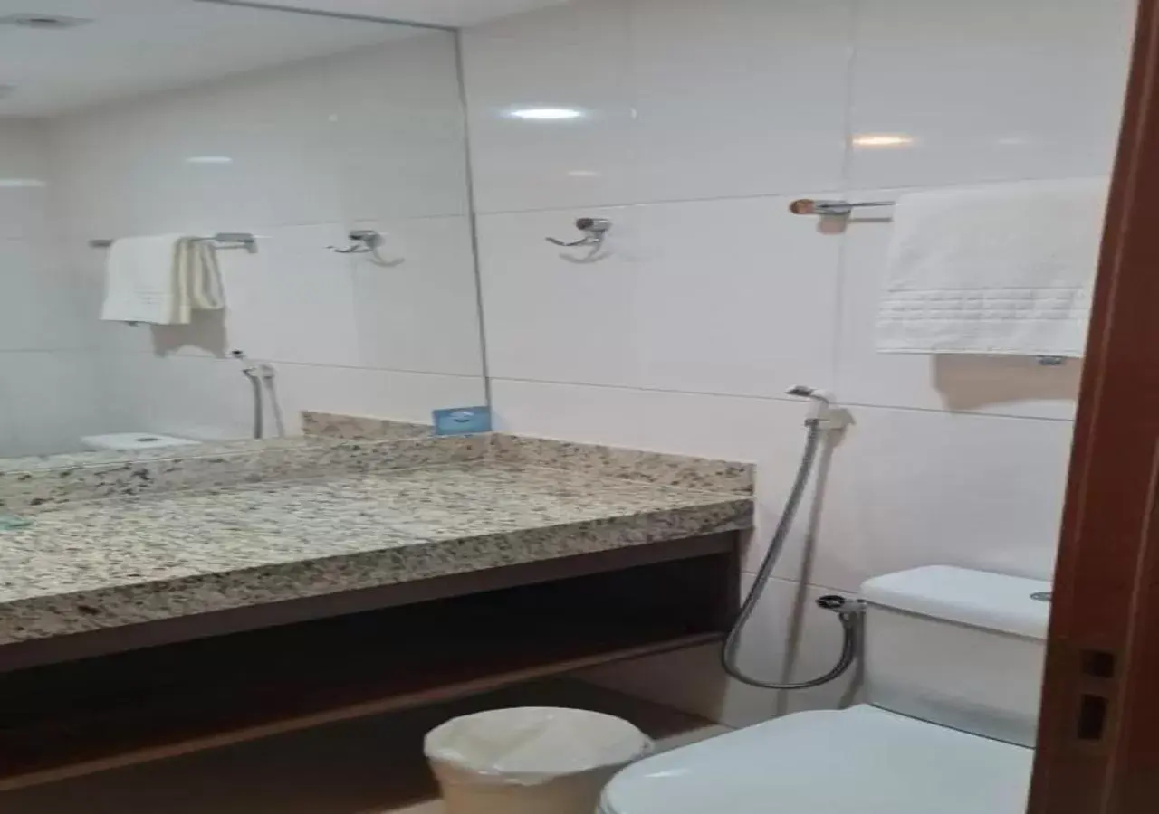 Bathroom in Quality Hotel & Suites Brasília