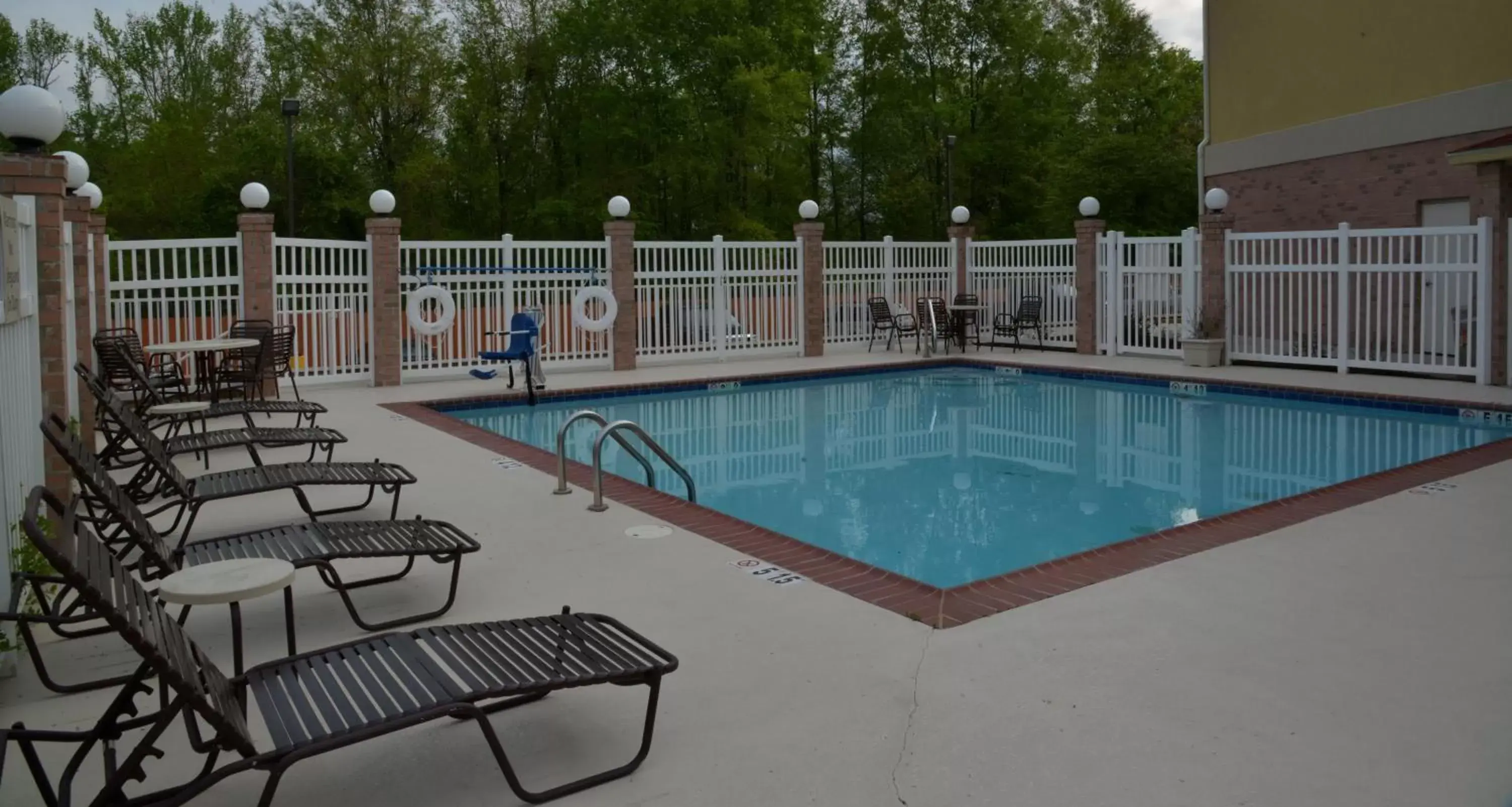 Swimming Pool in Holiday Inn Express Baton Rouge North, an IHG Hotel