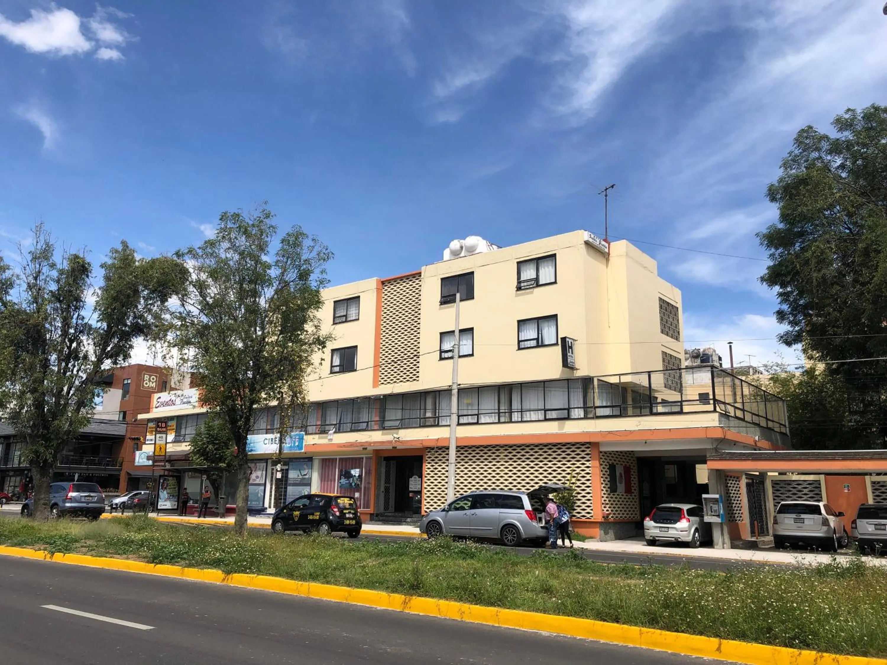Property building in Hotel Suites Puebla