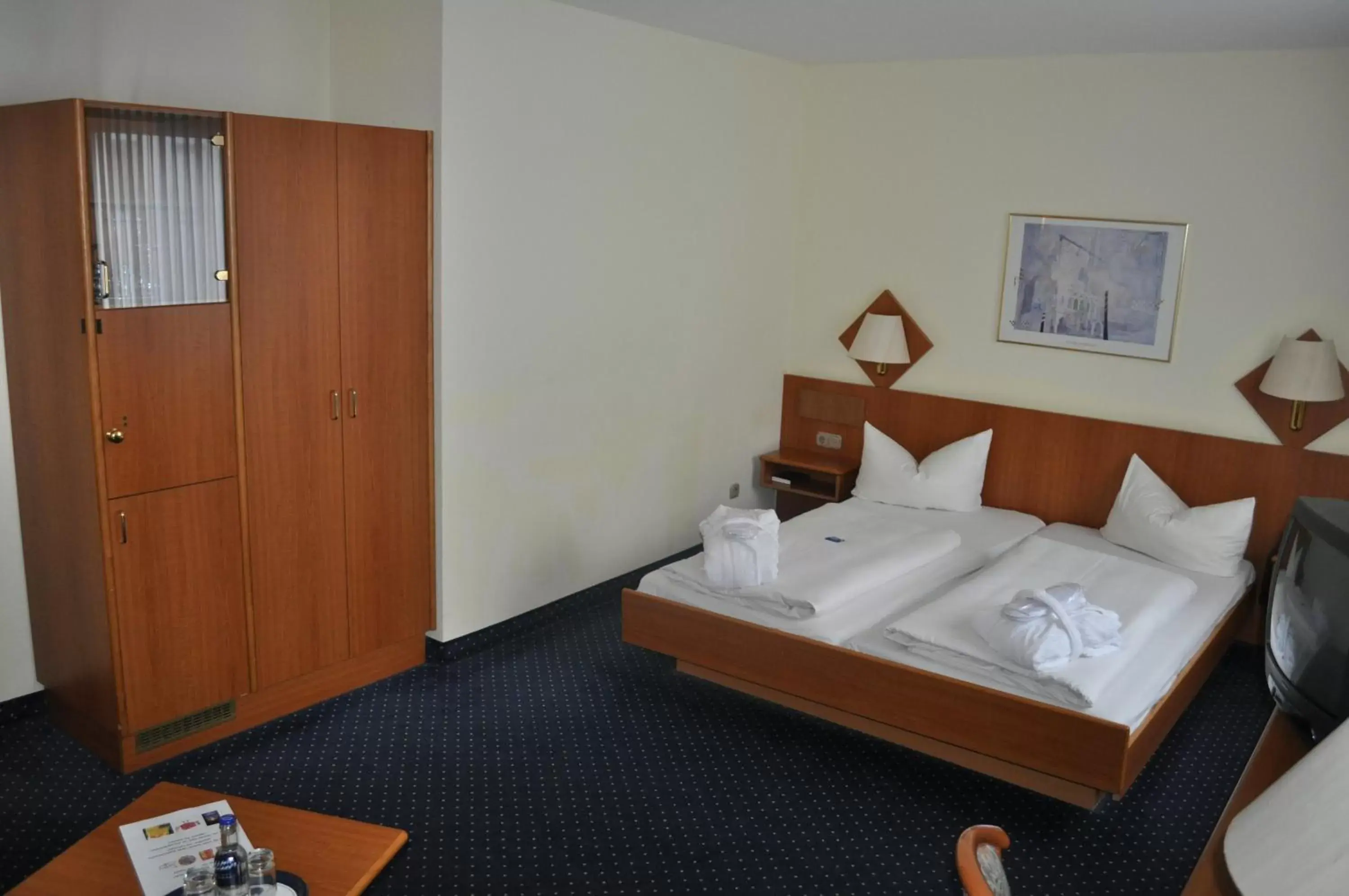 Photo of the whole room, Bed in Trip Inn Hotel Frankfurt Airport Rüsselsheim