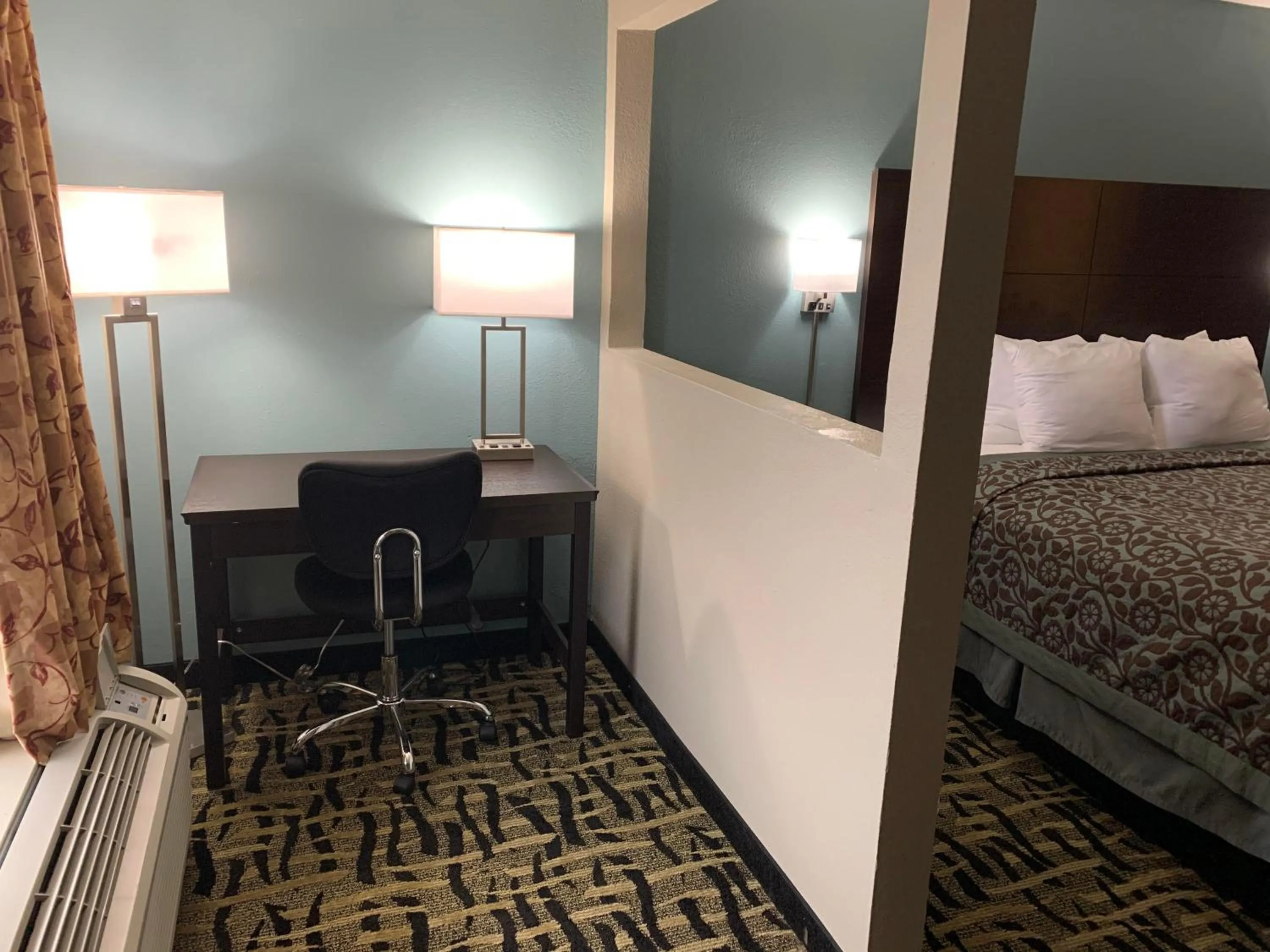 Bed in Days Inn & Suites by Wyndham Collierville Germantown Area