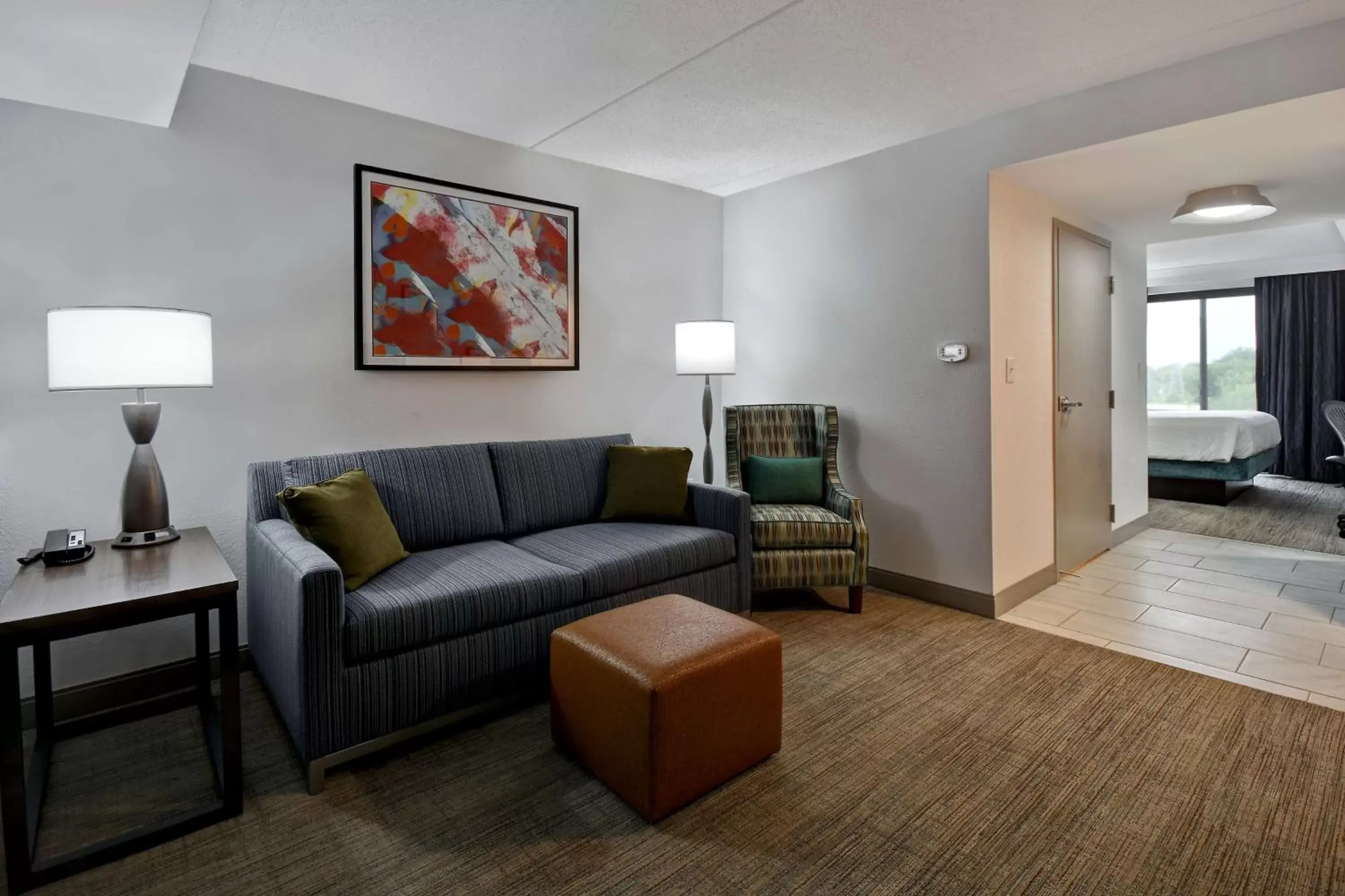 Living room, Seating Area in Hilton Garden Inn Detroit Metro Airport