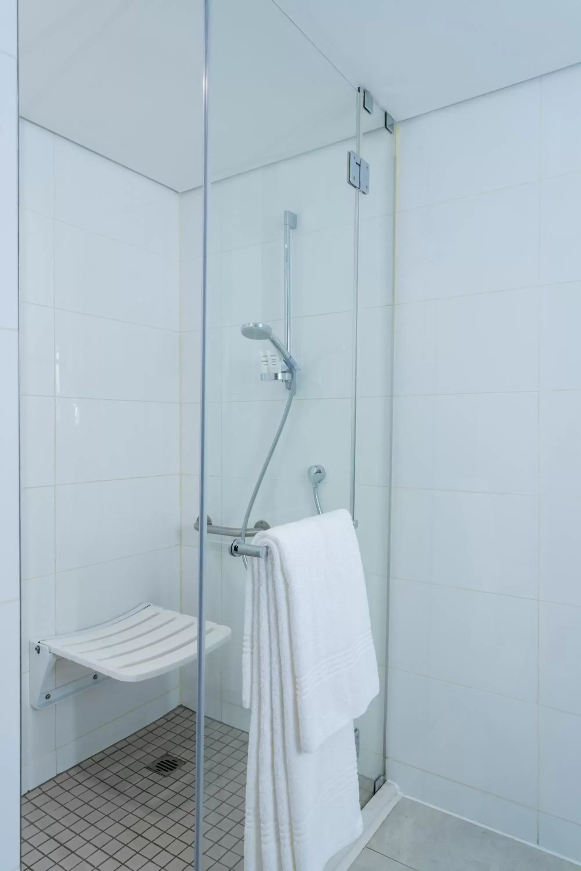 Shower, Bathroom in Park Inn by Radisson Cape Town Foreshore