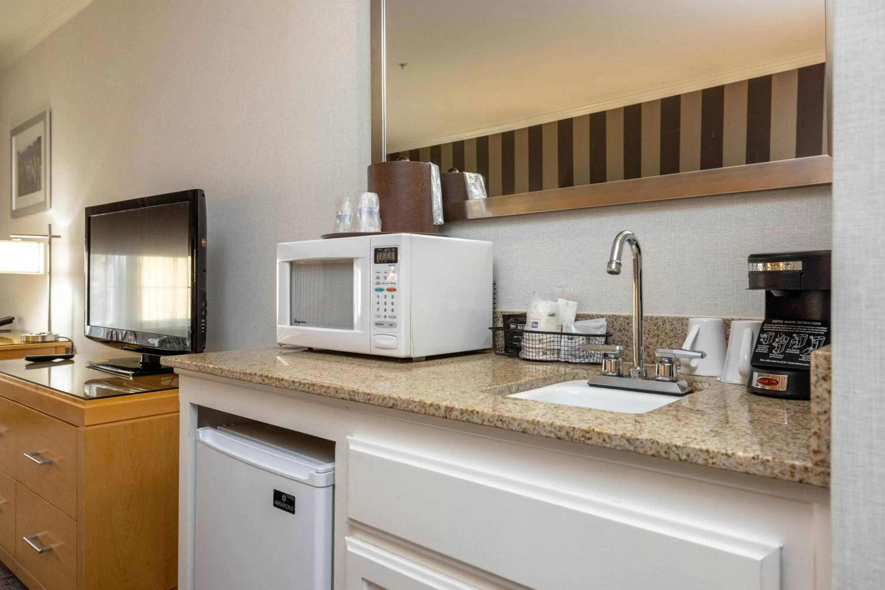 Kitchen or kitchenette in Best Western Plus Dixon Davis