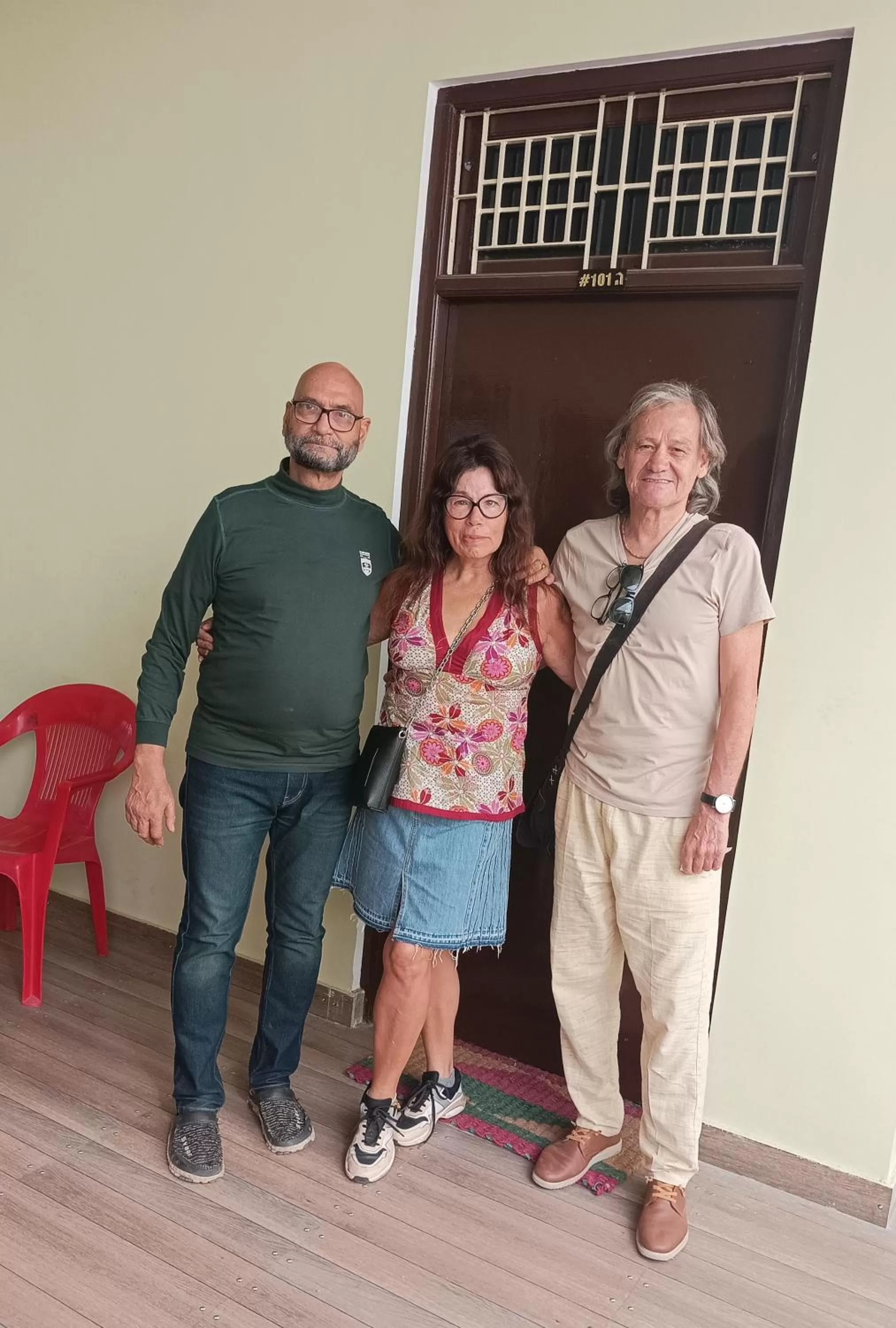 Guests in Foreigners Inn