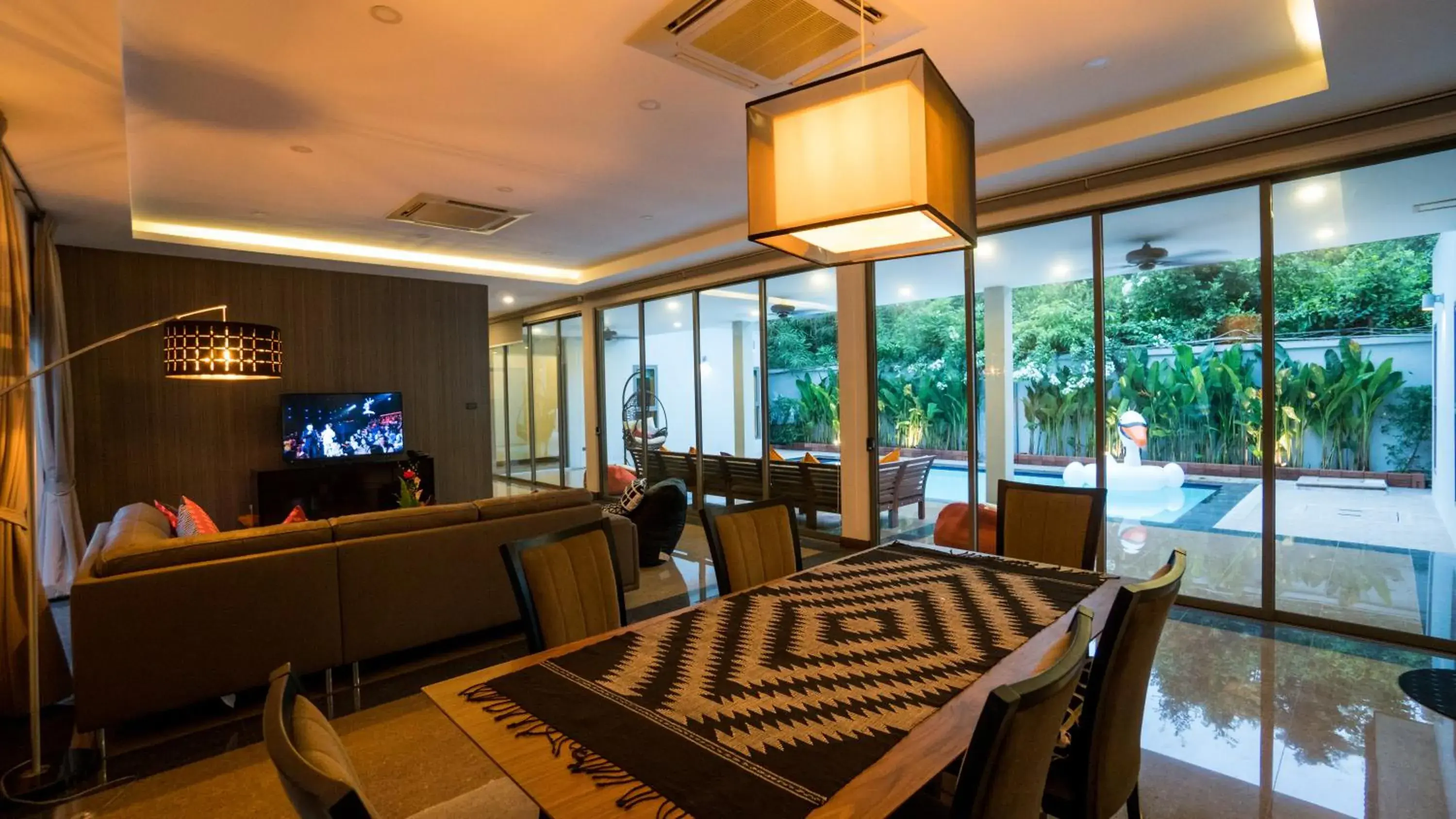 Dining area in Villa Navin