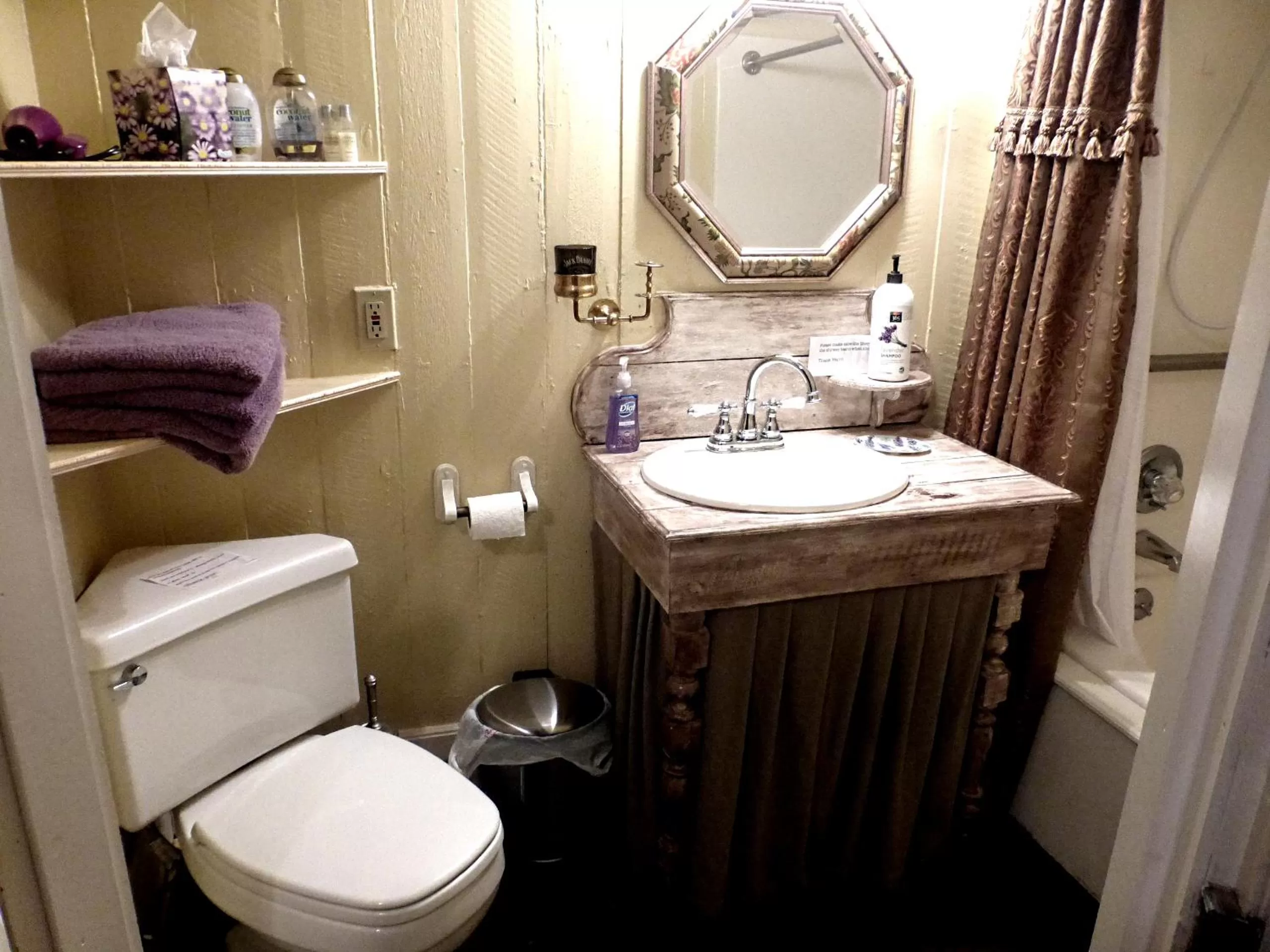 Shower in Mulberry Lavender Farm and B&B