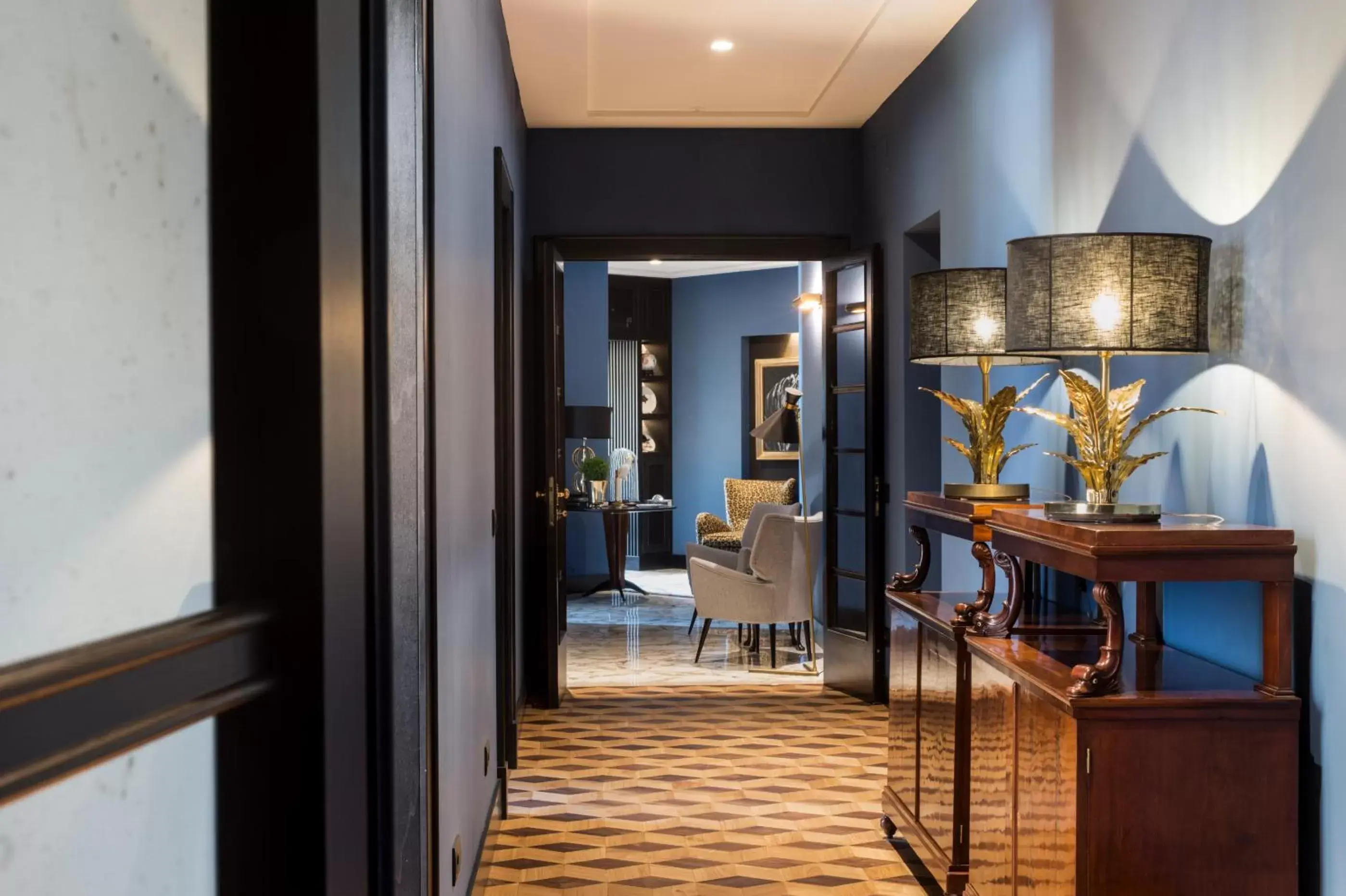 Decorative detail, Lounge/Bar in Velona's Jungle Luxury Suites